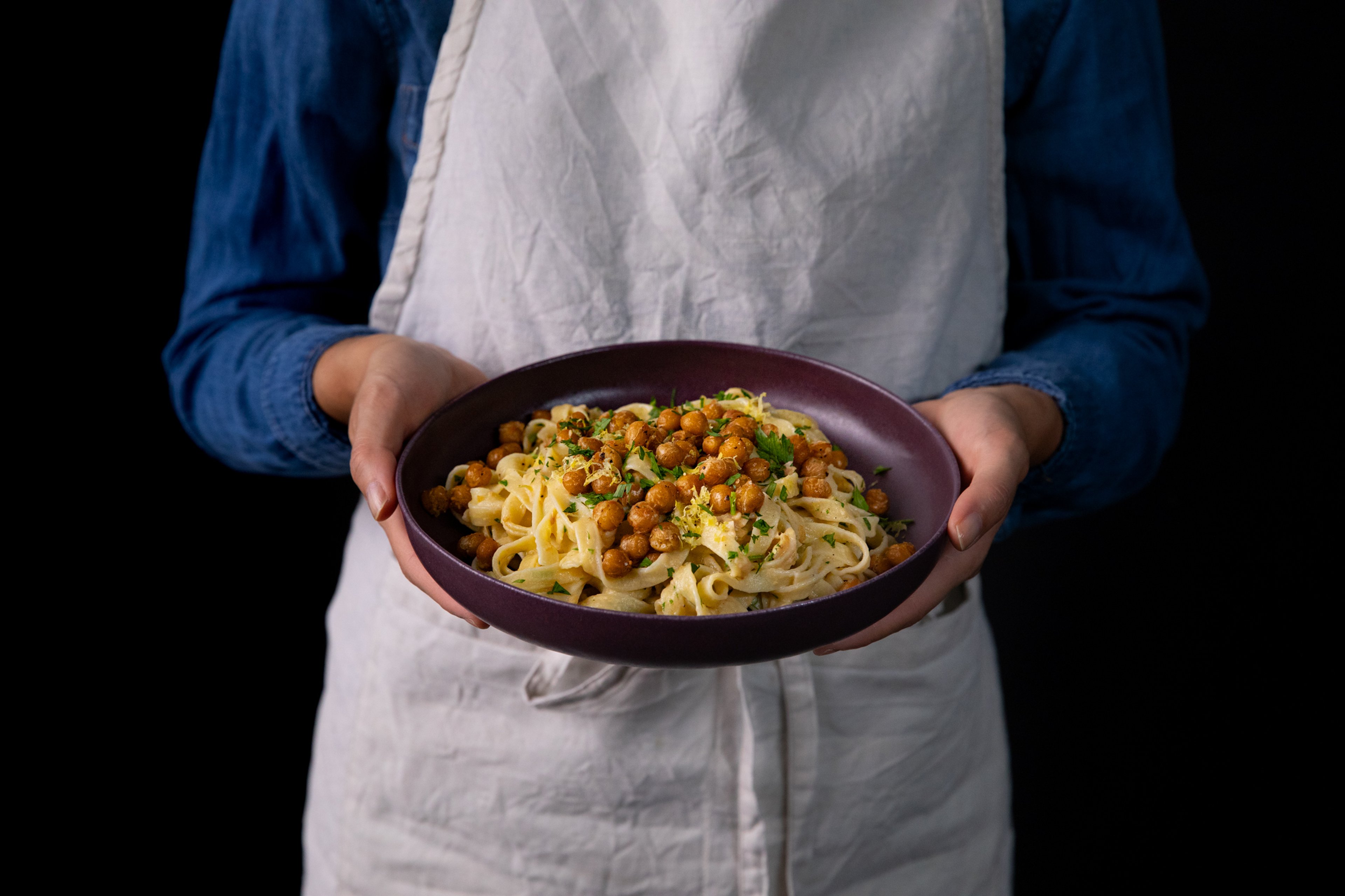 5-ingredient lemony chickpea and tahini tagliatelle