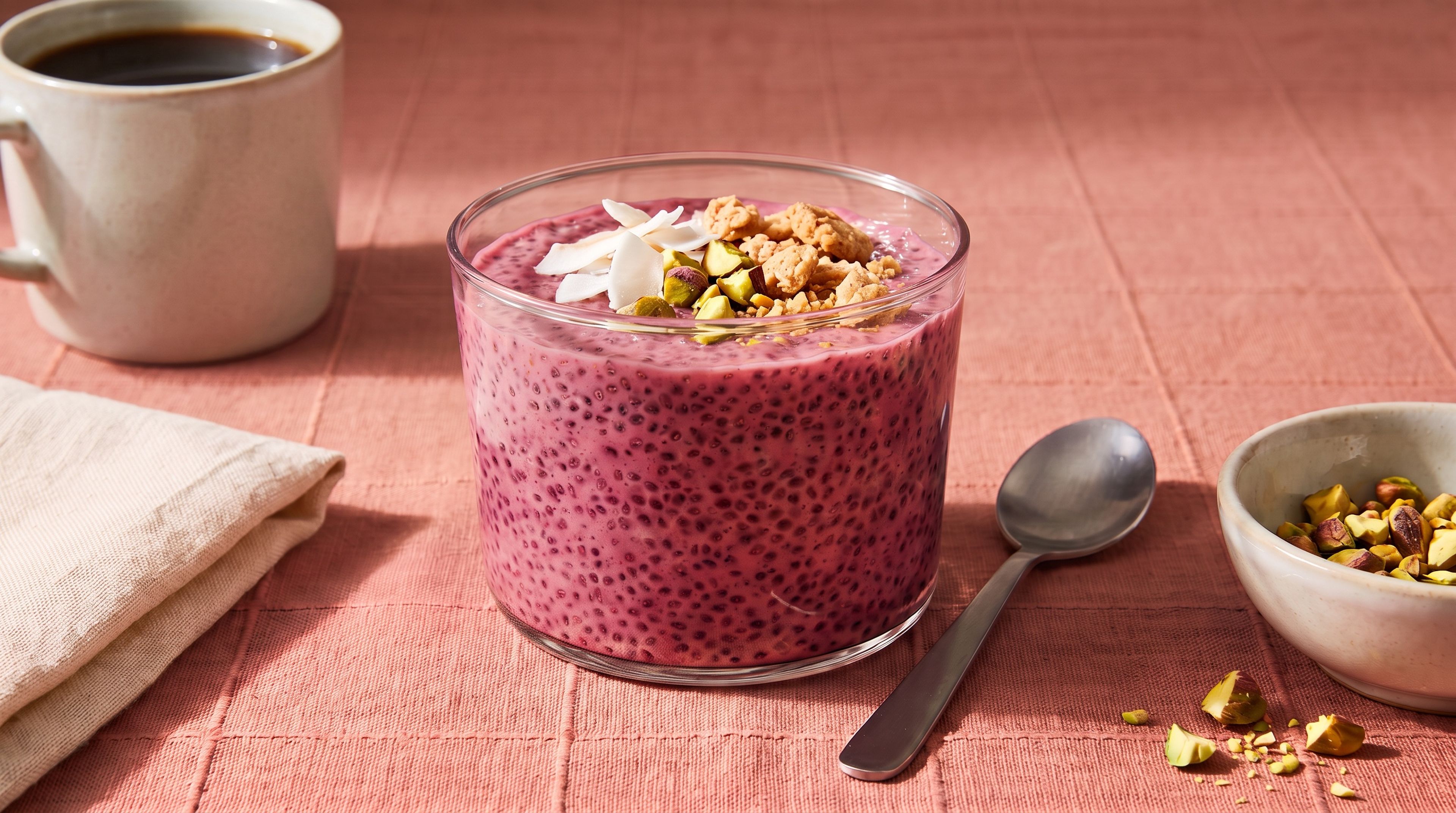 Genieße die Kirsch-Saison mit diesem fruchtigen Chia-Frühstück