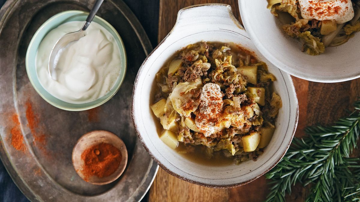 German savoy cabbage, potato, and ground beef stew | Recipe | Kitchen Stories
