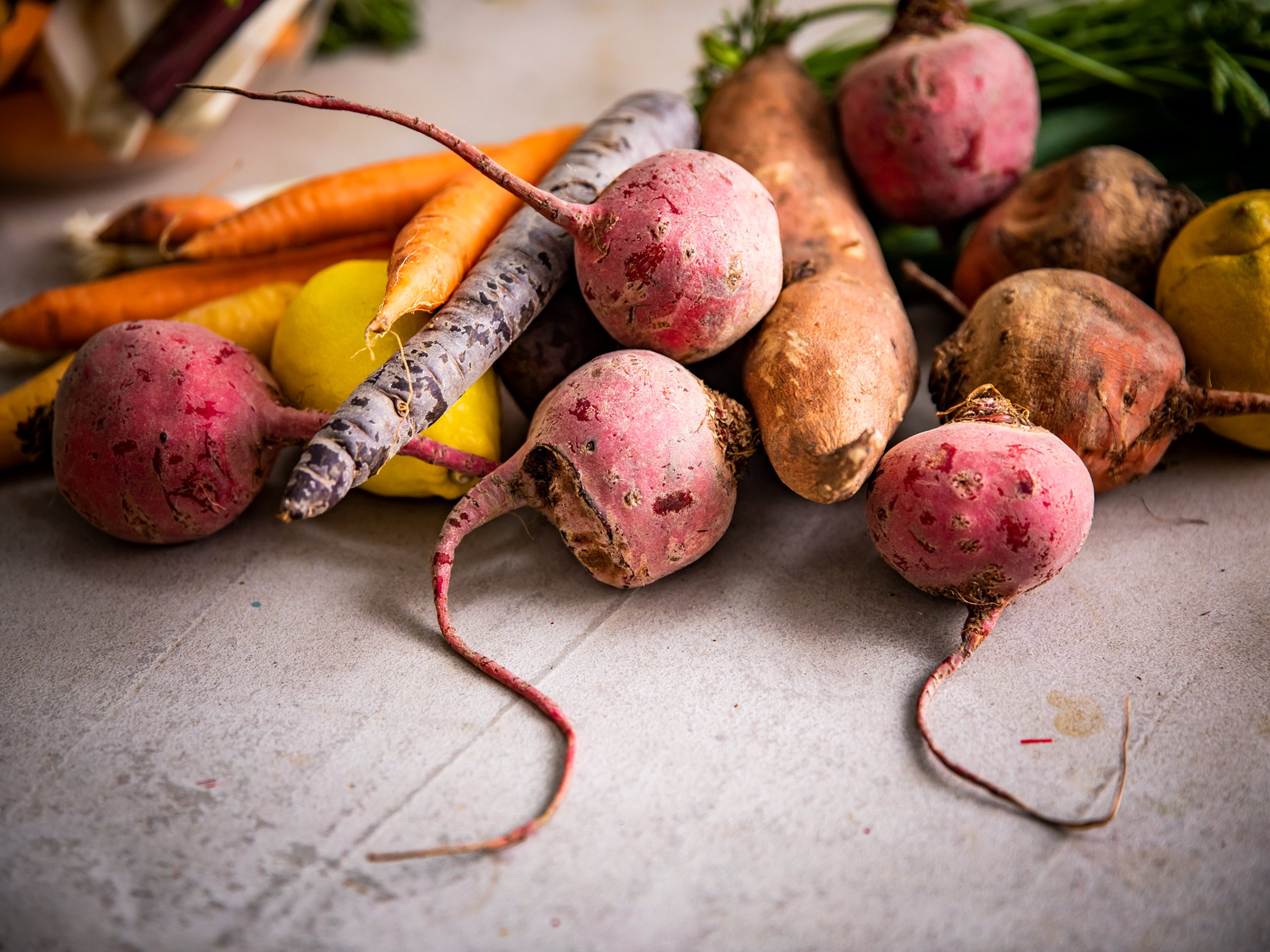 Vom Blatt bis zur Wurzel – wie du wirklich jeden Teil deines Gemüses genießen kannst