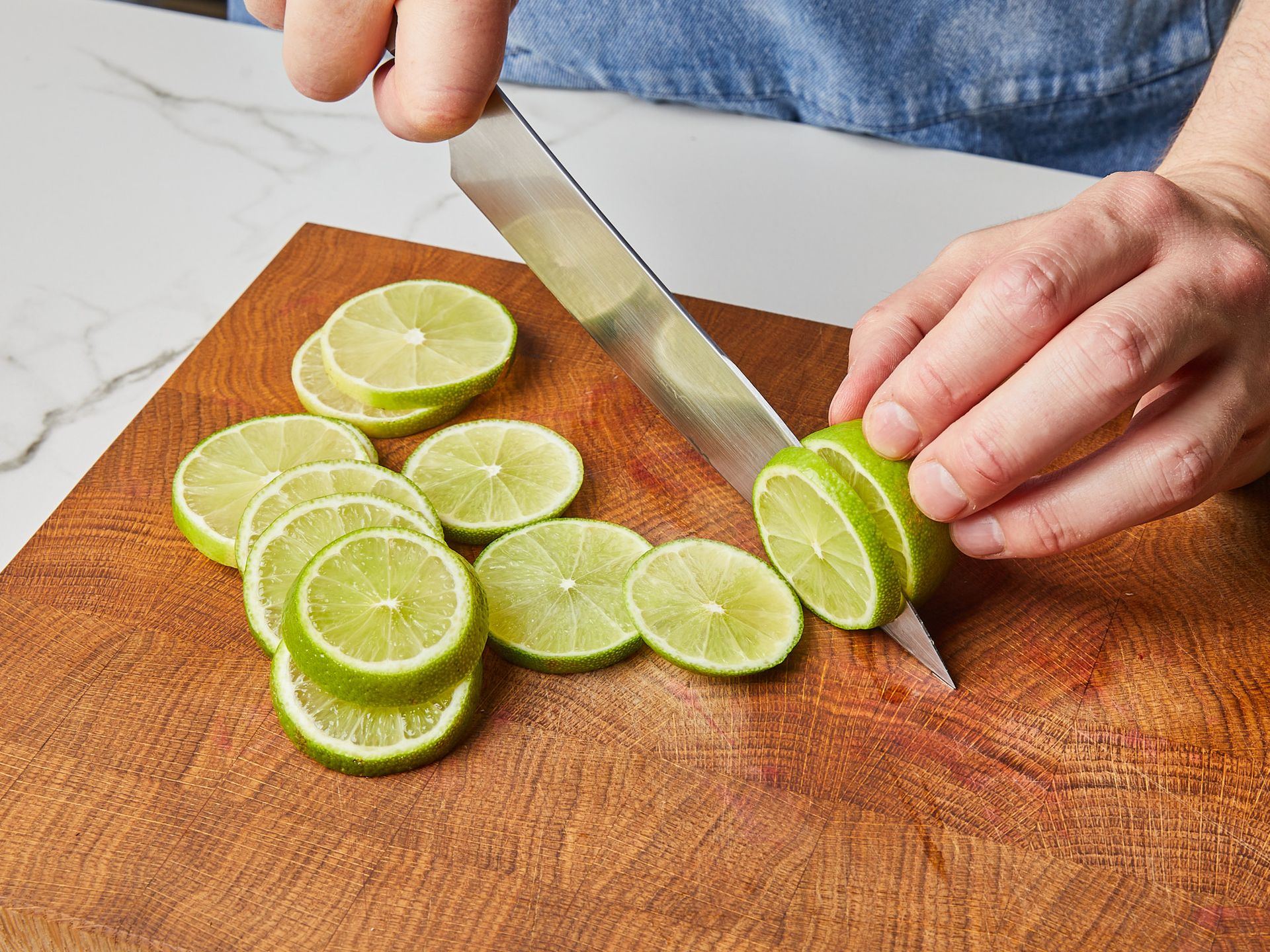 Erdbeerbowle mit Limette und Minze | Rezept | Kitchen Stories