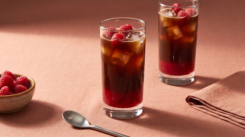 Der Himbeer-Iced-Americano gibt jedem Tag ein Upgrade