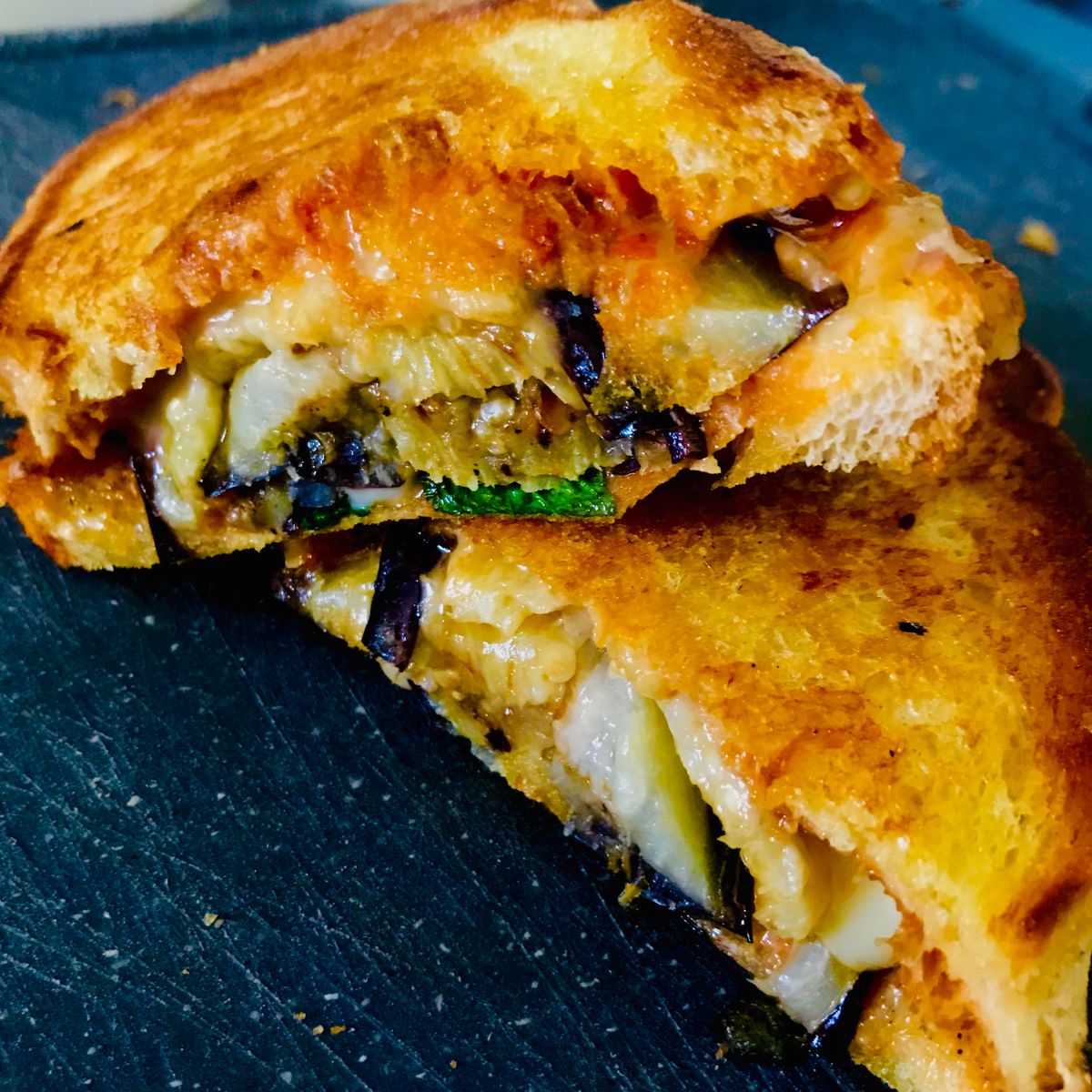 Aubergine toasties | Recipe | Kitchen Stories