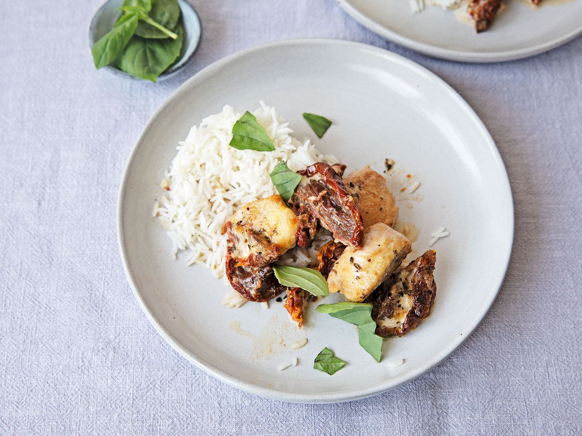 Chicken with creamy sun-dried tomato sauce | Recipe | Kitchen Stories