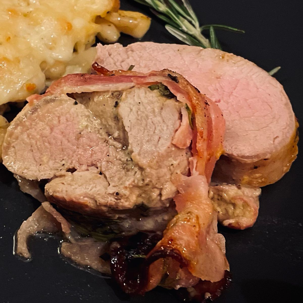 Schweinelendchen im Speckmantel | Rezept | Kitchen Stories