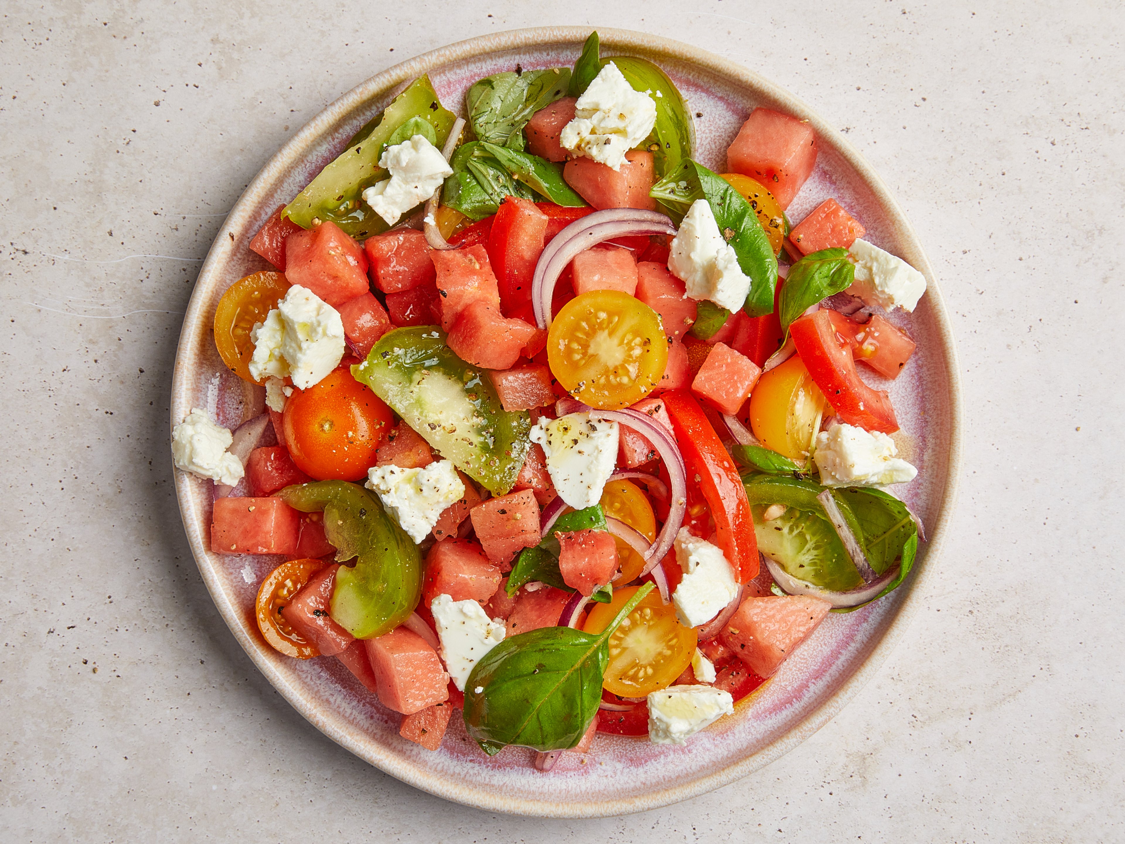 Tomaten-Salat mit Wassermelone und Feta