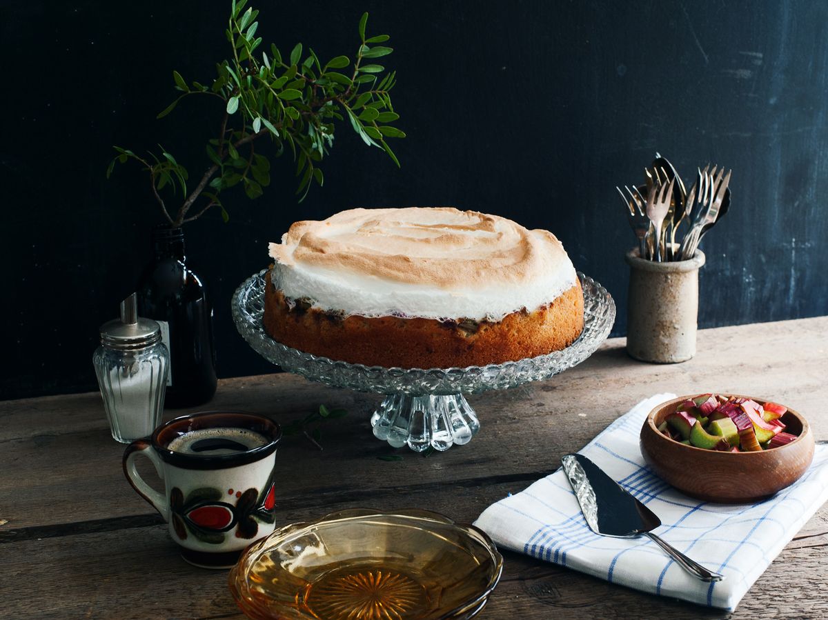 Rhubarb meringue cake | Recipe | Kitchen Stories