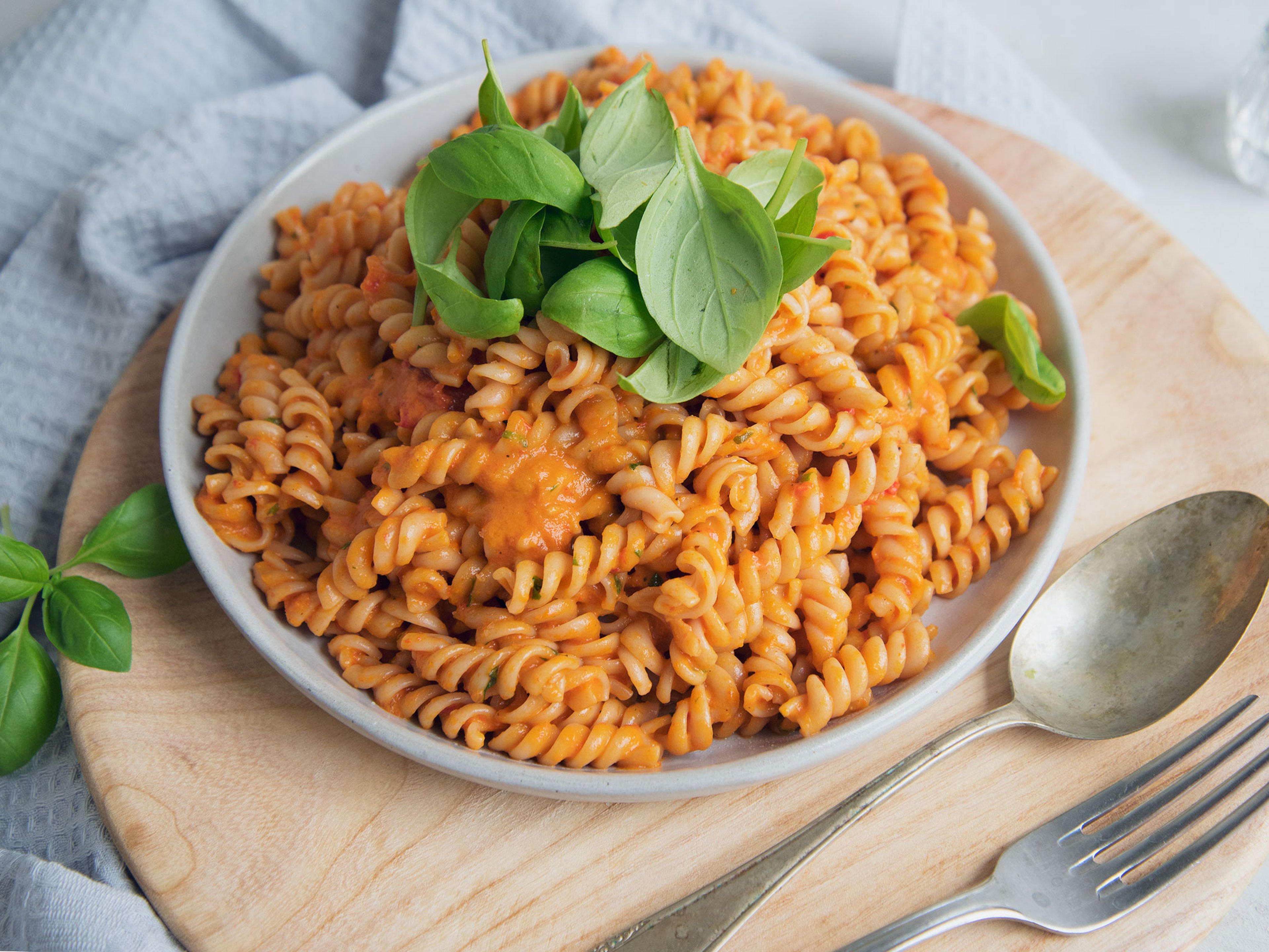 Pasta with quick tomato sauce