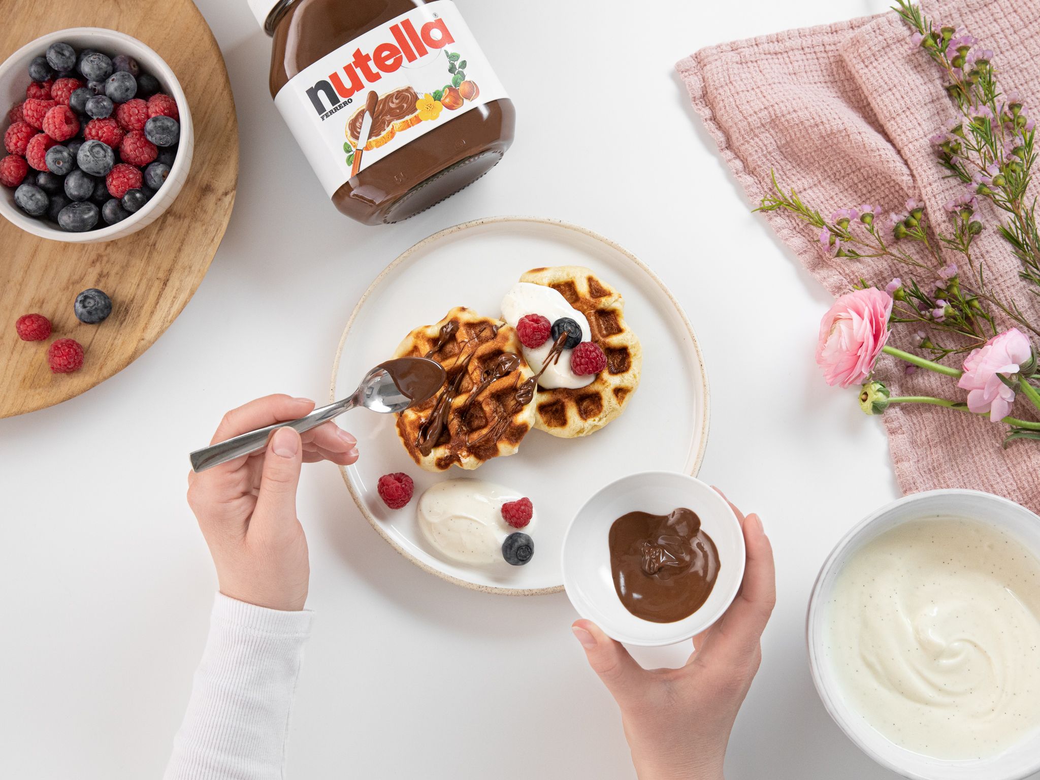 Hefewaffeln mit Vanillequark und nutella® | Rezept | Kitchen Stories