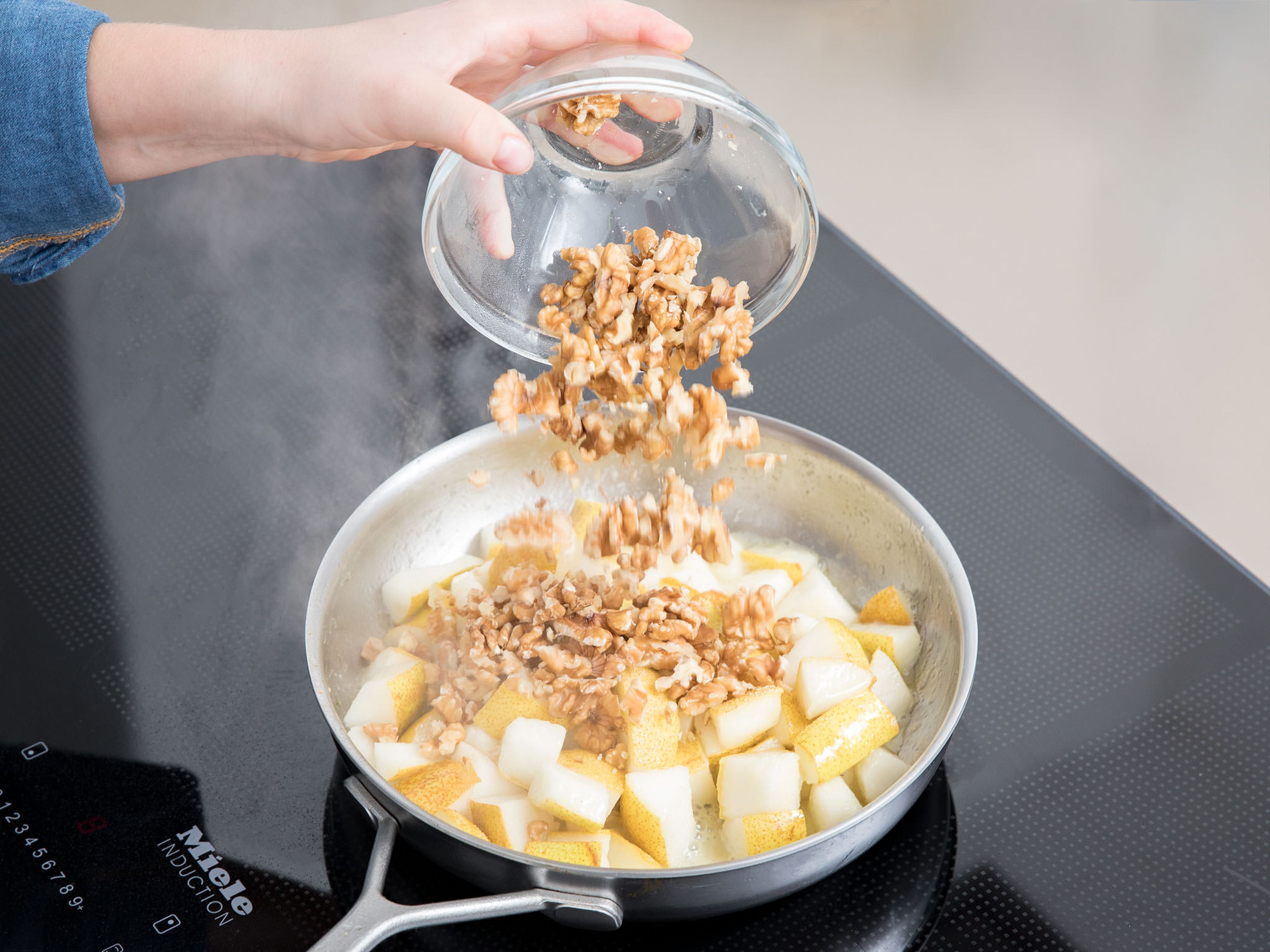 Melt the butter in a large frying pan over medium heat, add diced pear, and sauté for approx. 3 – 5 min. Add the sugar and let it caramelize before adding the walnuts. Stir well to coat the pears and walnuts in the caramelized liquid. Remove the pan from the heat and set aside to cool a little.