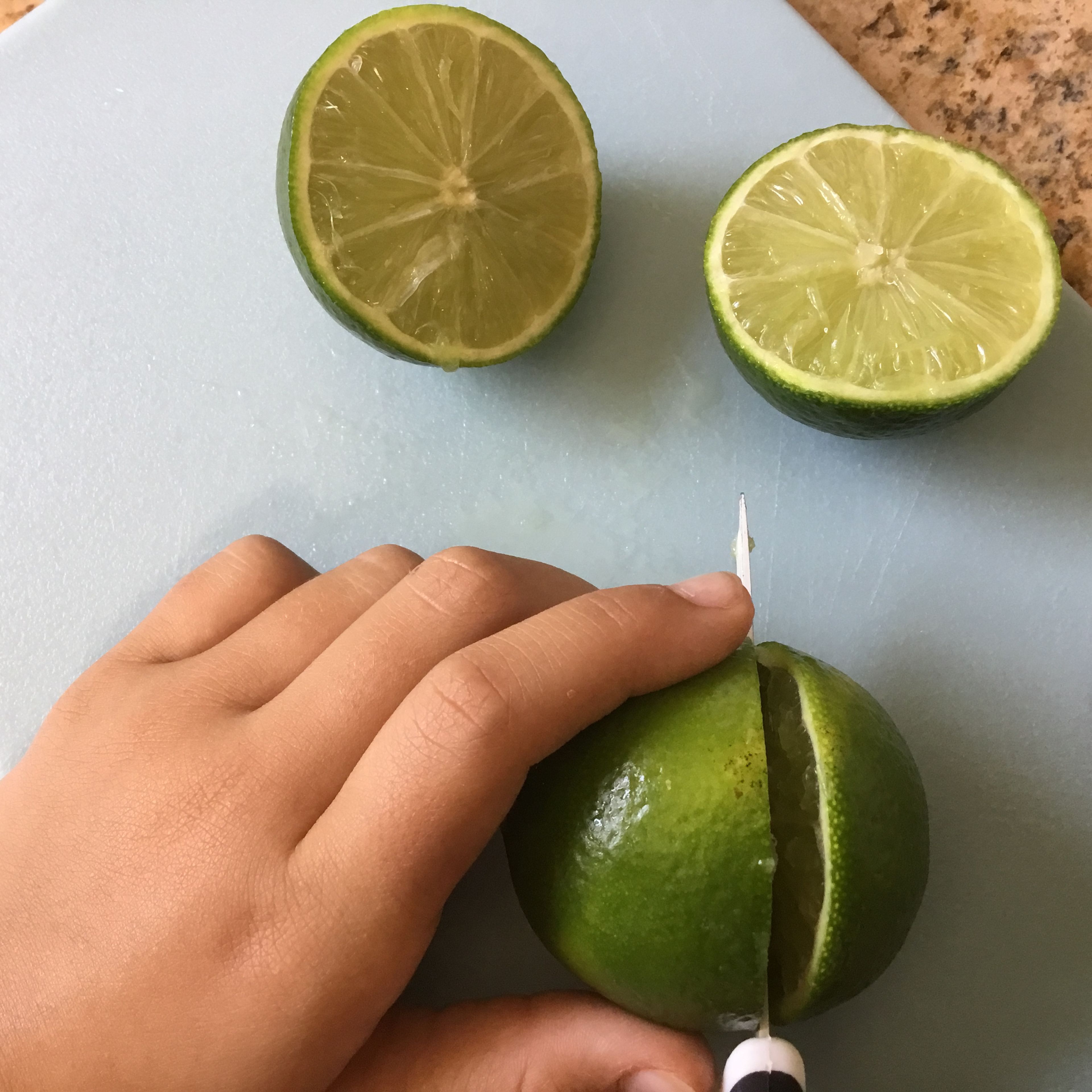Cut all the limes but one in two halves.