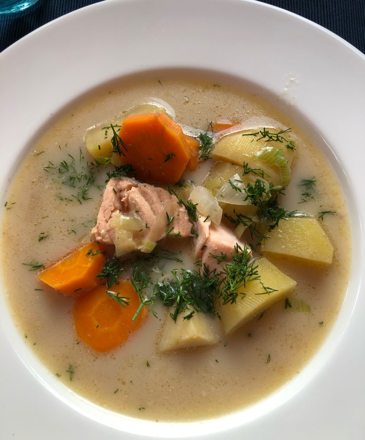 Skandinavische Lachssuppe | Rezept | Kitchen Stories