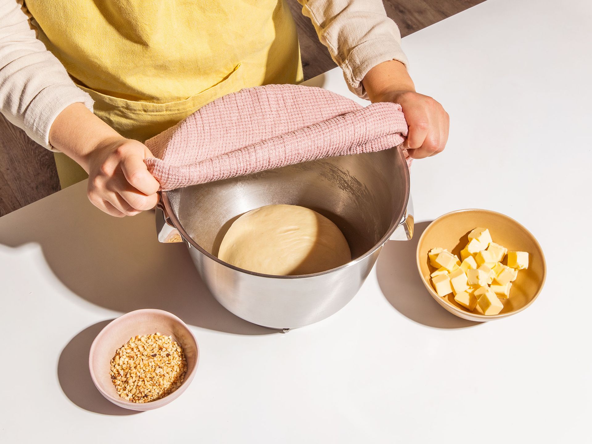Schoko-Haselnuss-Schnecken mit Ferrero Küsschen | Rezept | Kitchen Stories