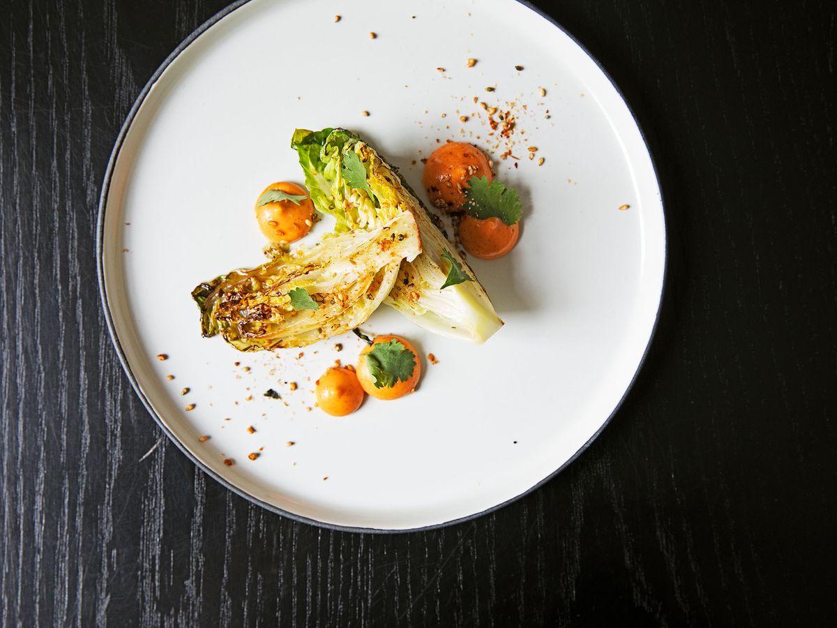 Ginger-marinated roasted romaine hearts with spicy mayo | Recipe | Kitchen Stories