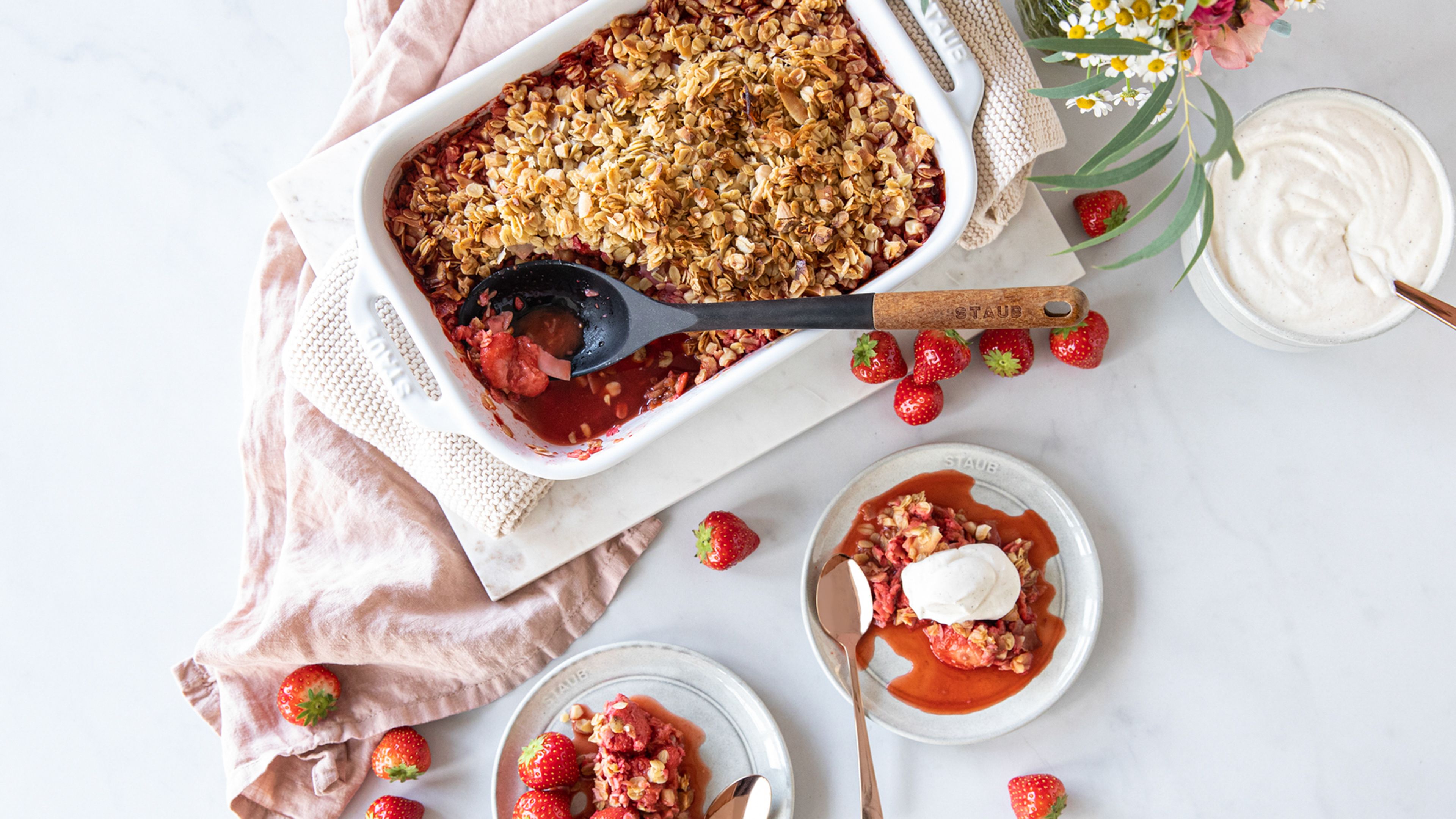 Strawberry granola crisp