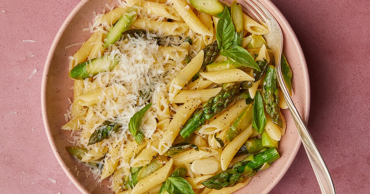 Easy lemony green asparagus pasta | Recipe | Kitchen Stories