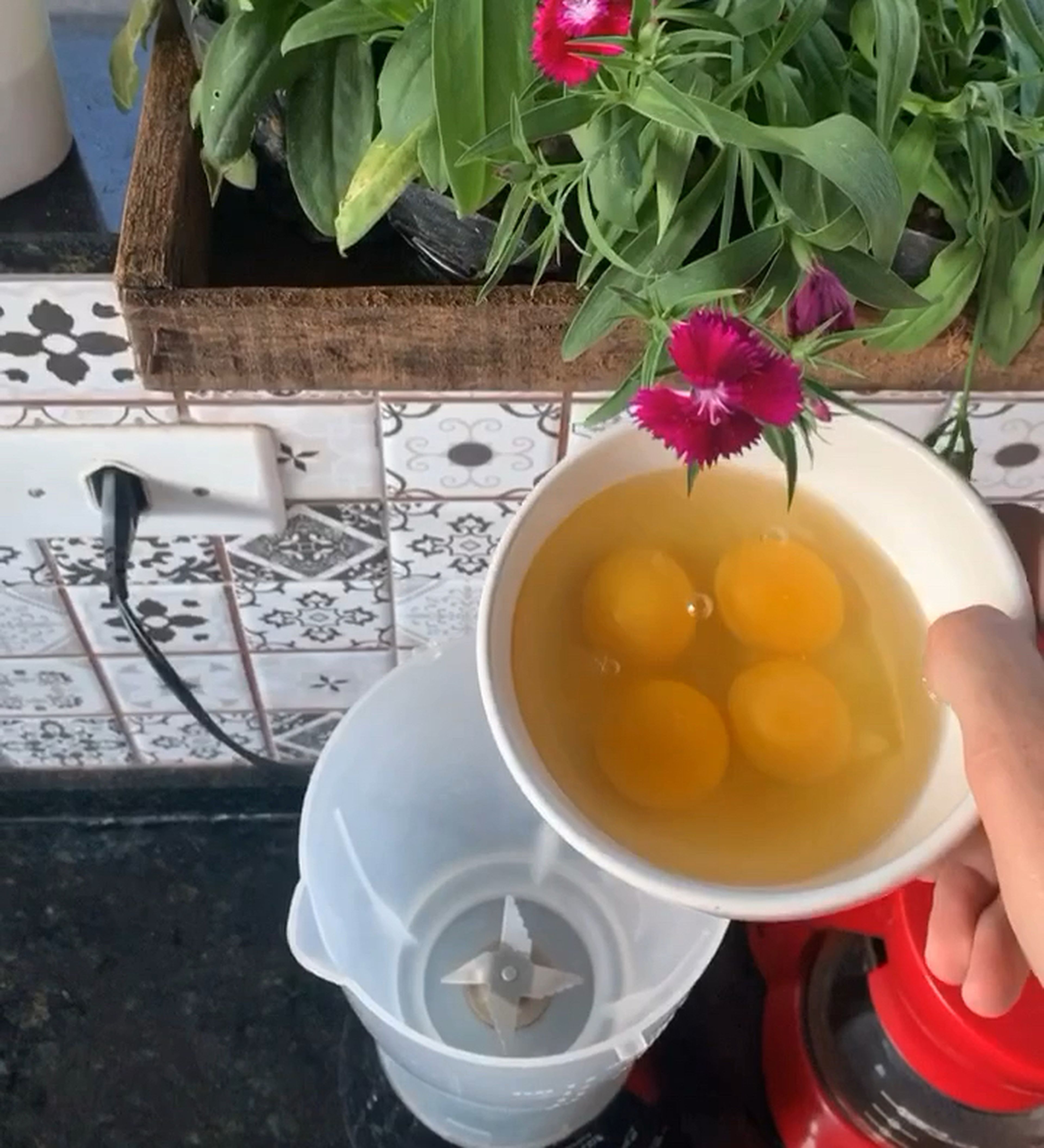 Blend the eggs for 2 minutes