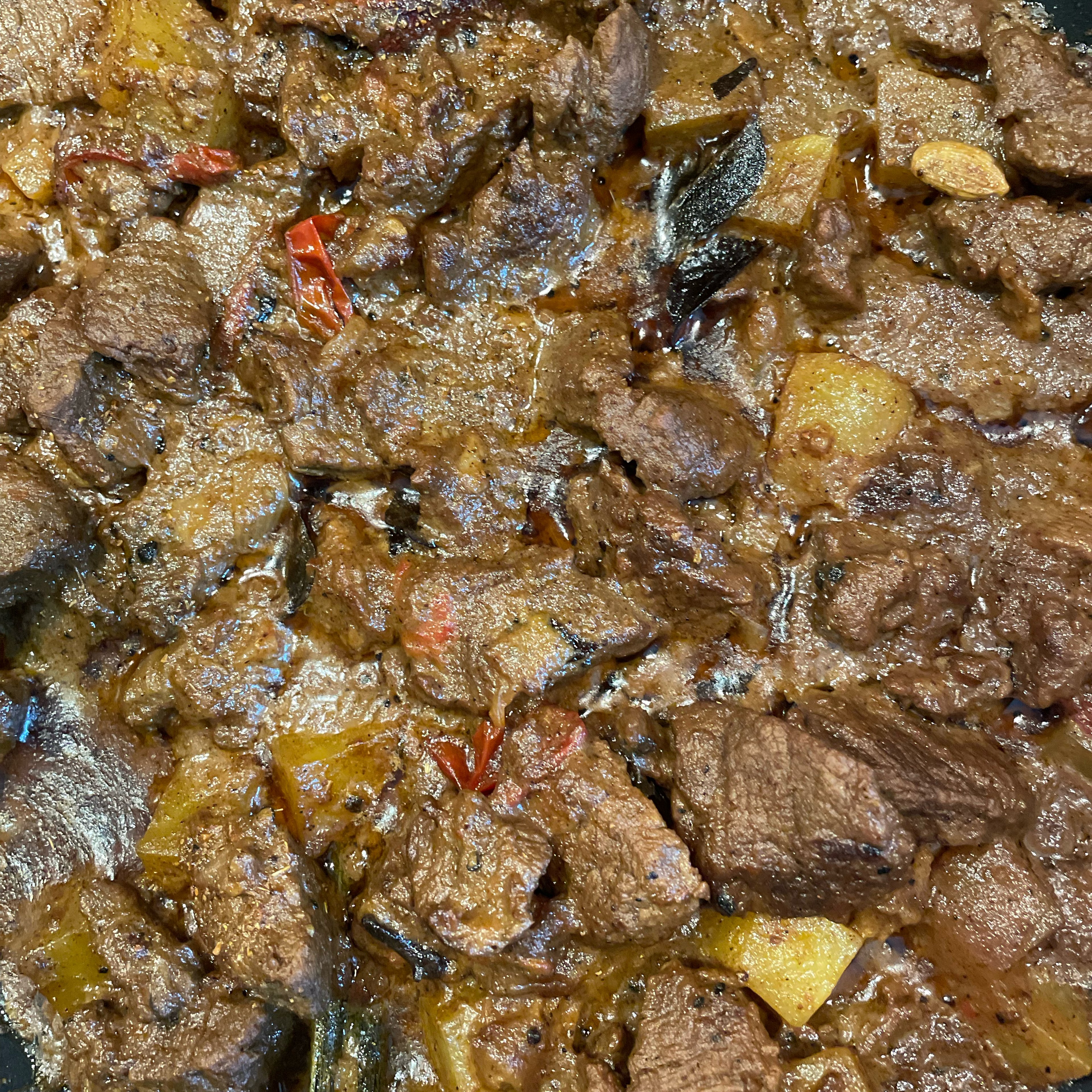 Black beef curry (Sri Lanka)
