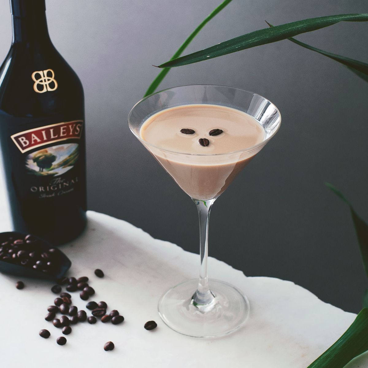 The Chic Sipper: Perfecting the White Martini Recipe