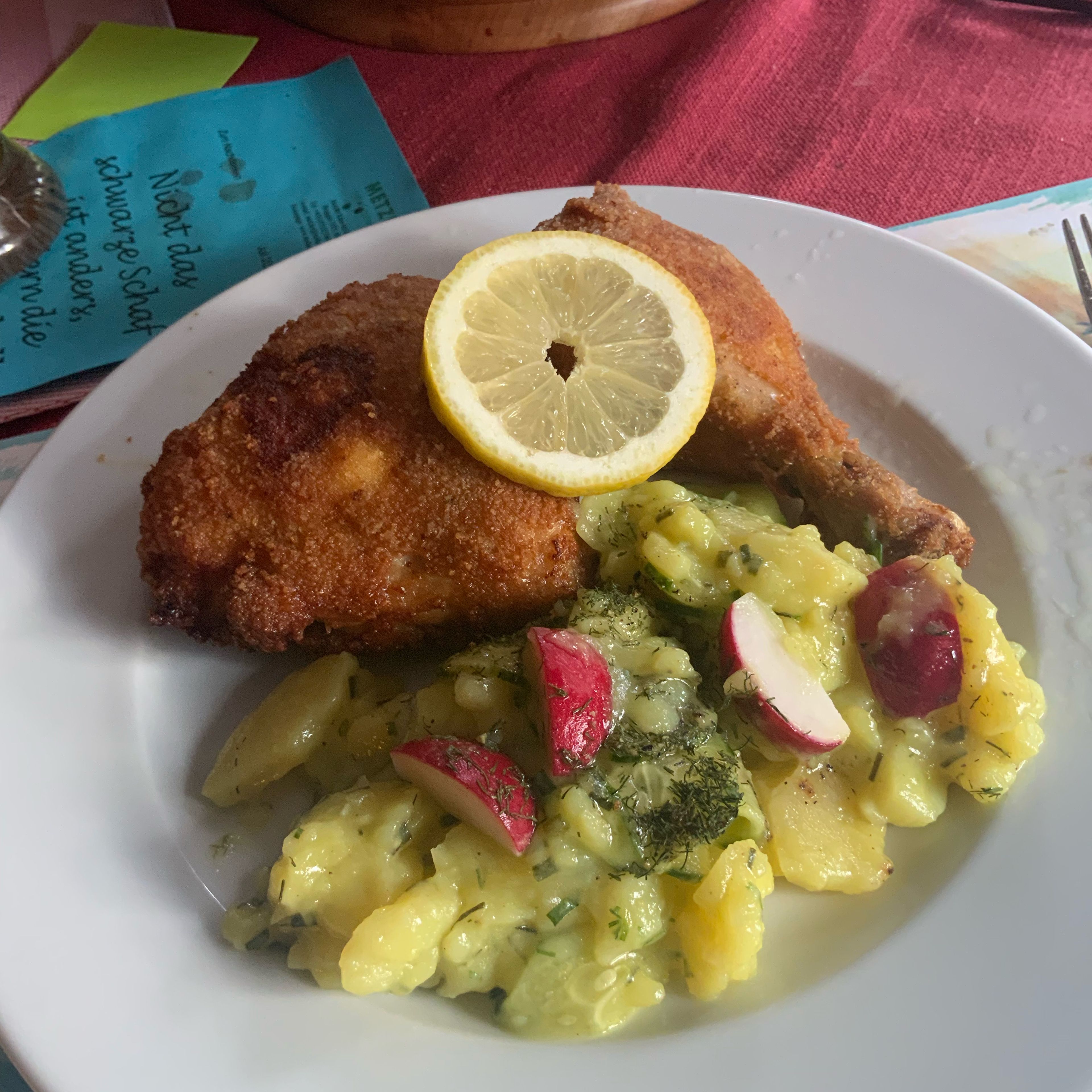 Wiener Backhendl mit Gurken-Kartoffelsalat