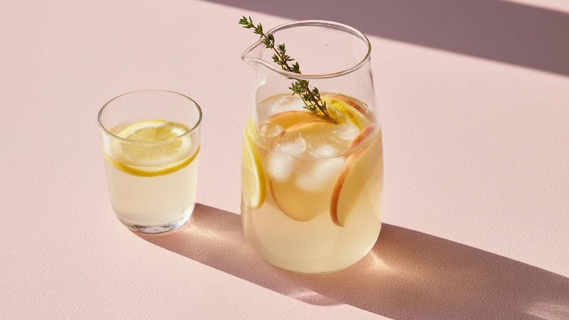 So einfach machst du Apfellimonade selber