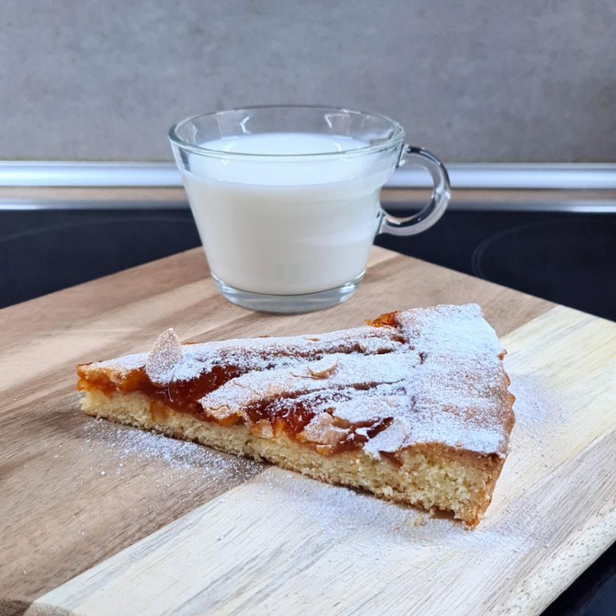 Crostata with apricot jam | Recipe | Kitchen Stories