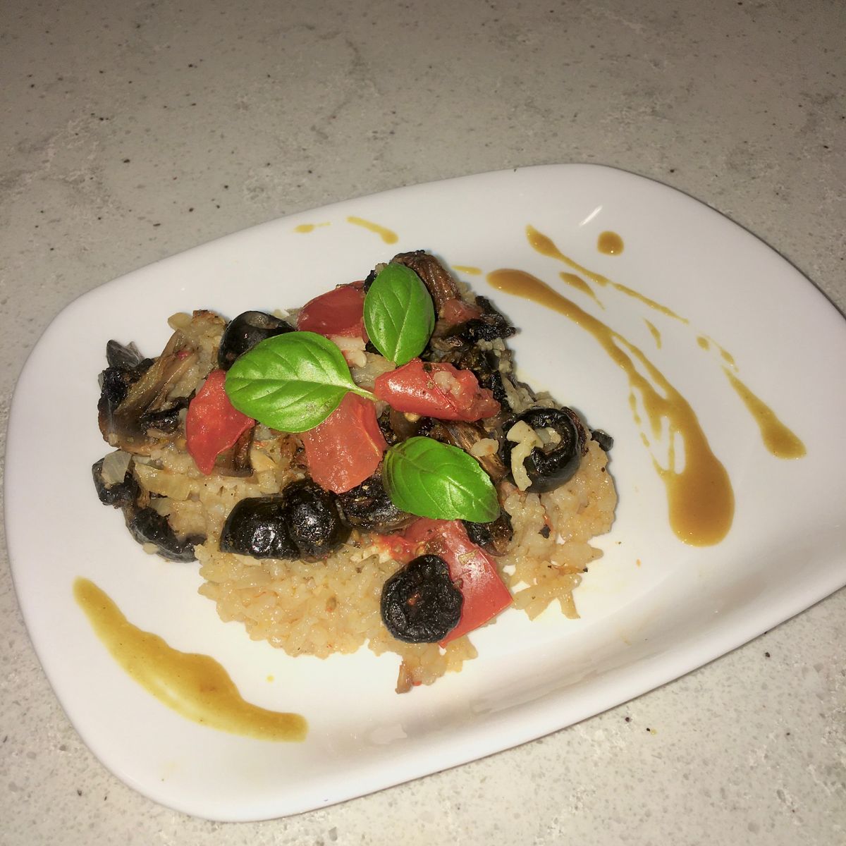 Oven-baked rice with tomatoes, mushrooms and olives | Recipe | Kitchen Stories