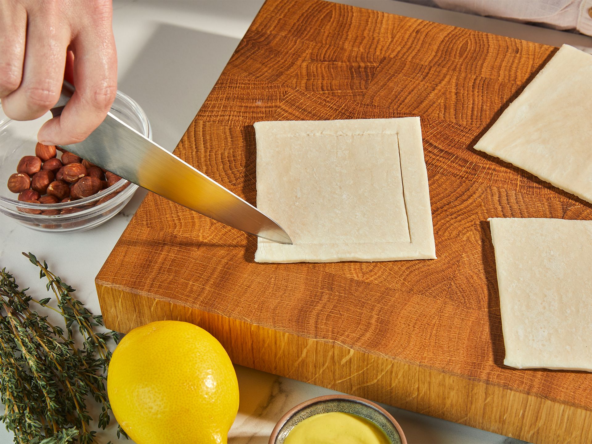 Mini-Tartes mit Lauch, Gruyère und Haselnüssen | Rezept | Kitchen Stories