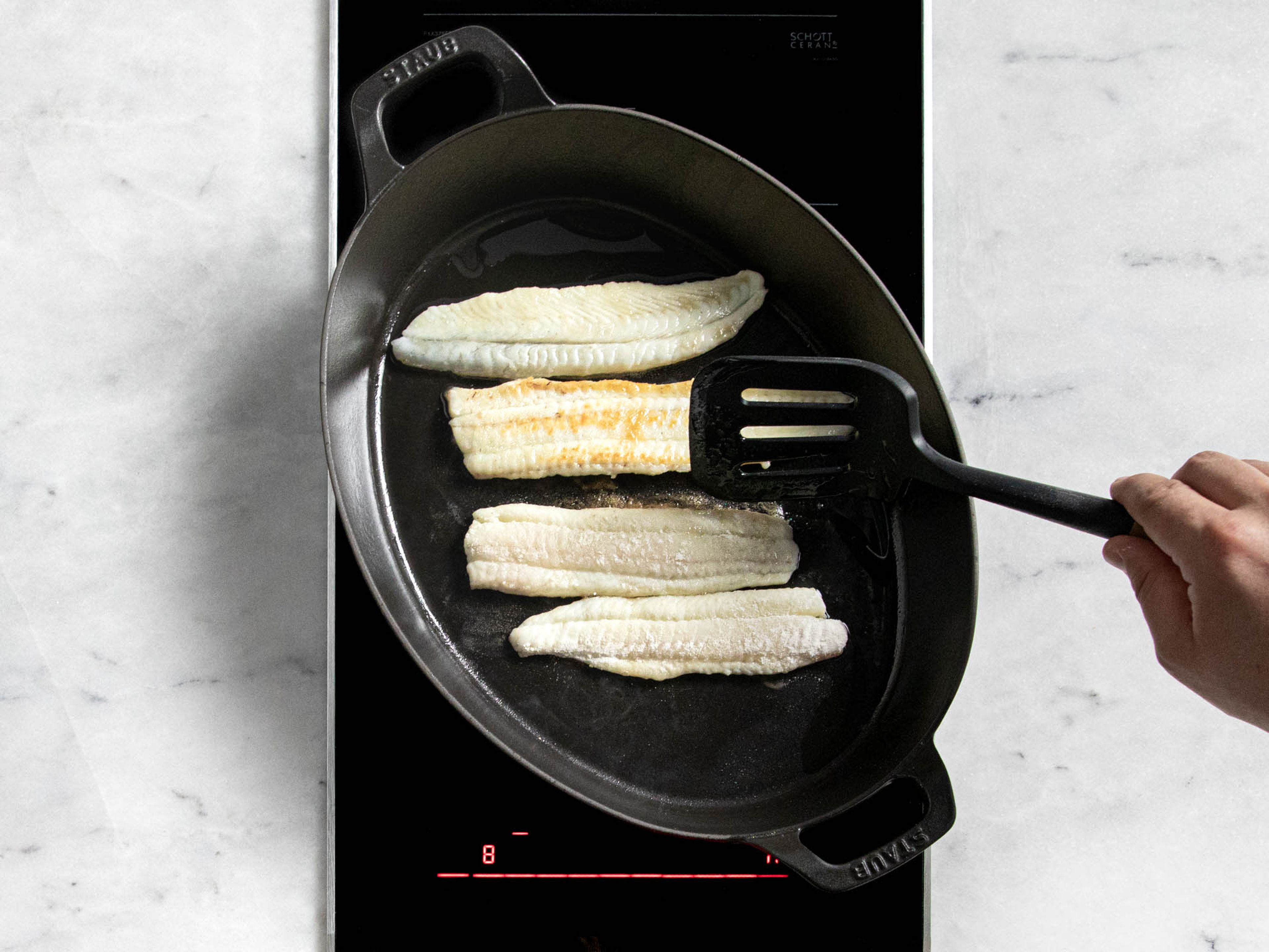 Heat vegetable oil in a frying pan over medium-high heat. Fry sole for approx. 2 min. on each side, then transfer to a plate.