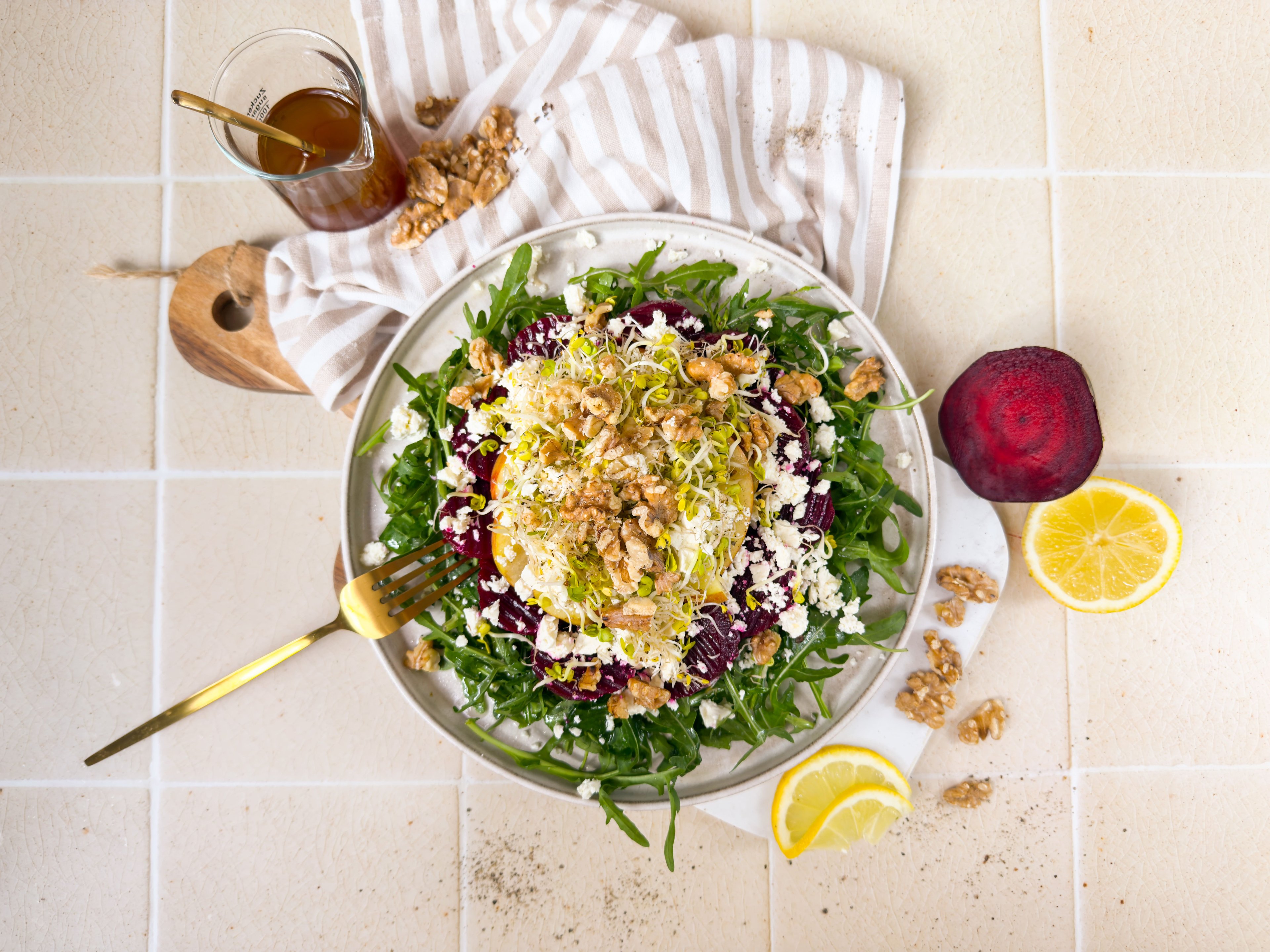 Apfel-Rote-Bete-Salat mit Himbeeressig-Dressing