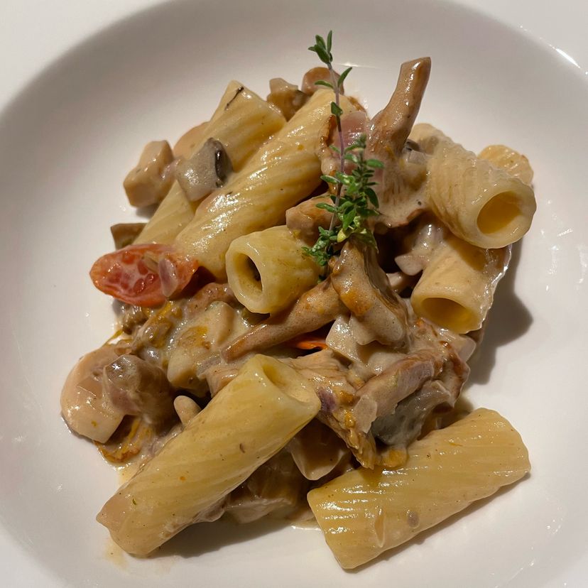 Penne in Riesling-Pilzsoße