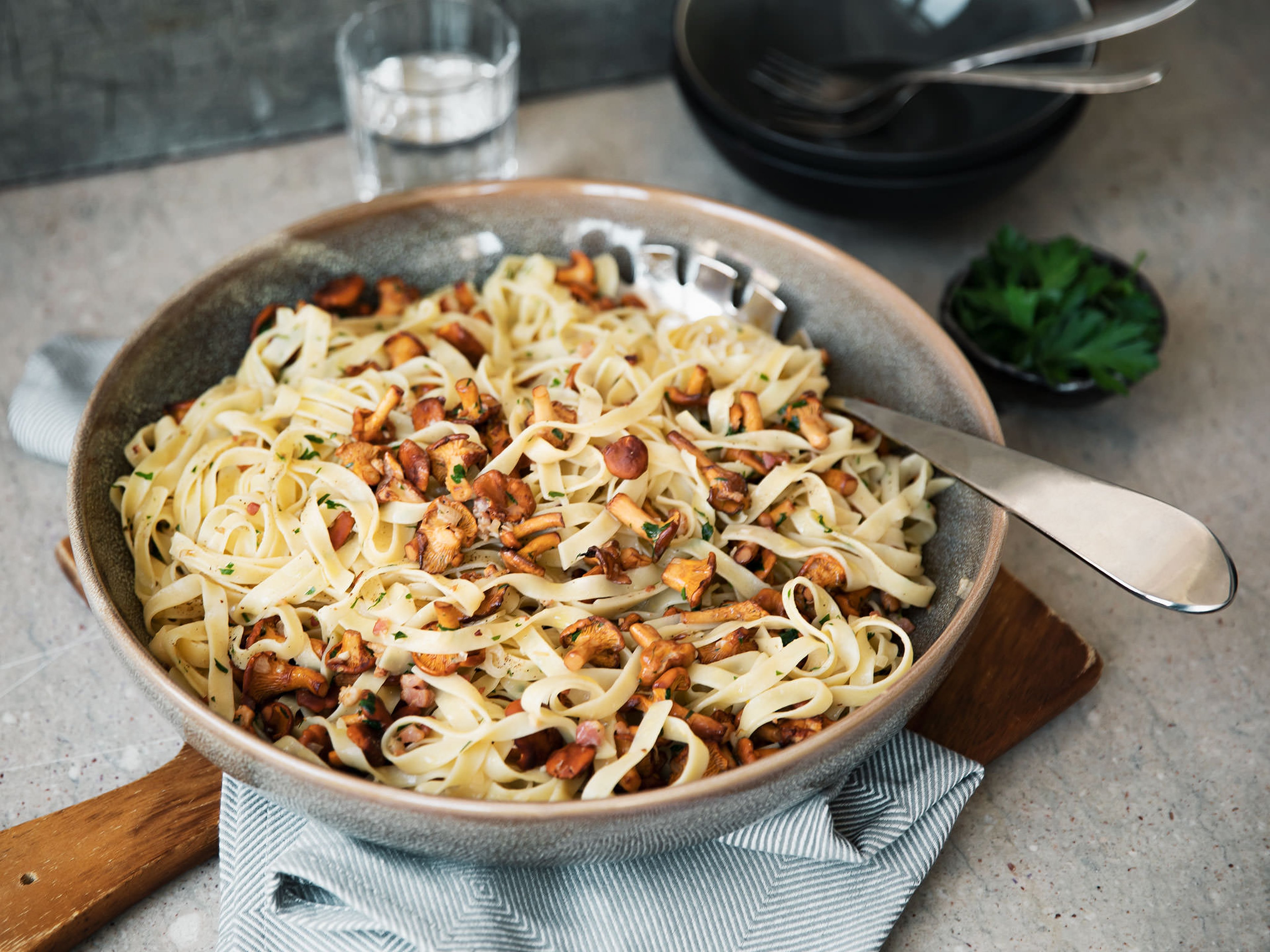 Tagliatelle with creamy chanterelle mushroom-bacon sauce | Recipe | Kitchen  Stories