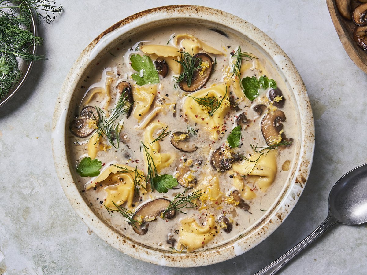 Super cremige Tortellini-Suppe mit Pilzen und Zitrone | Rezept ...