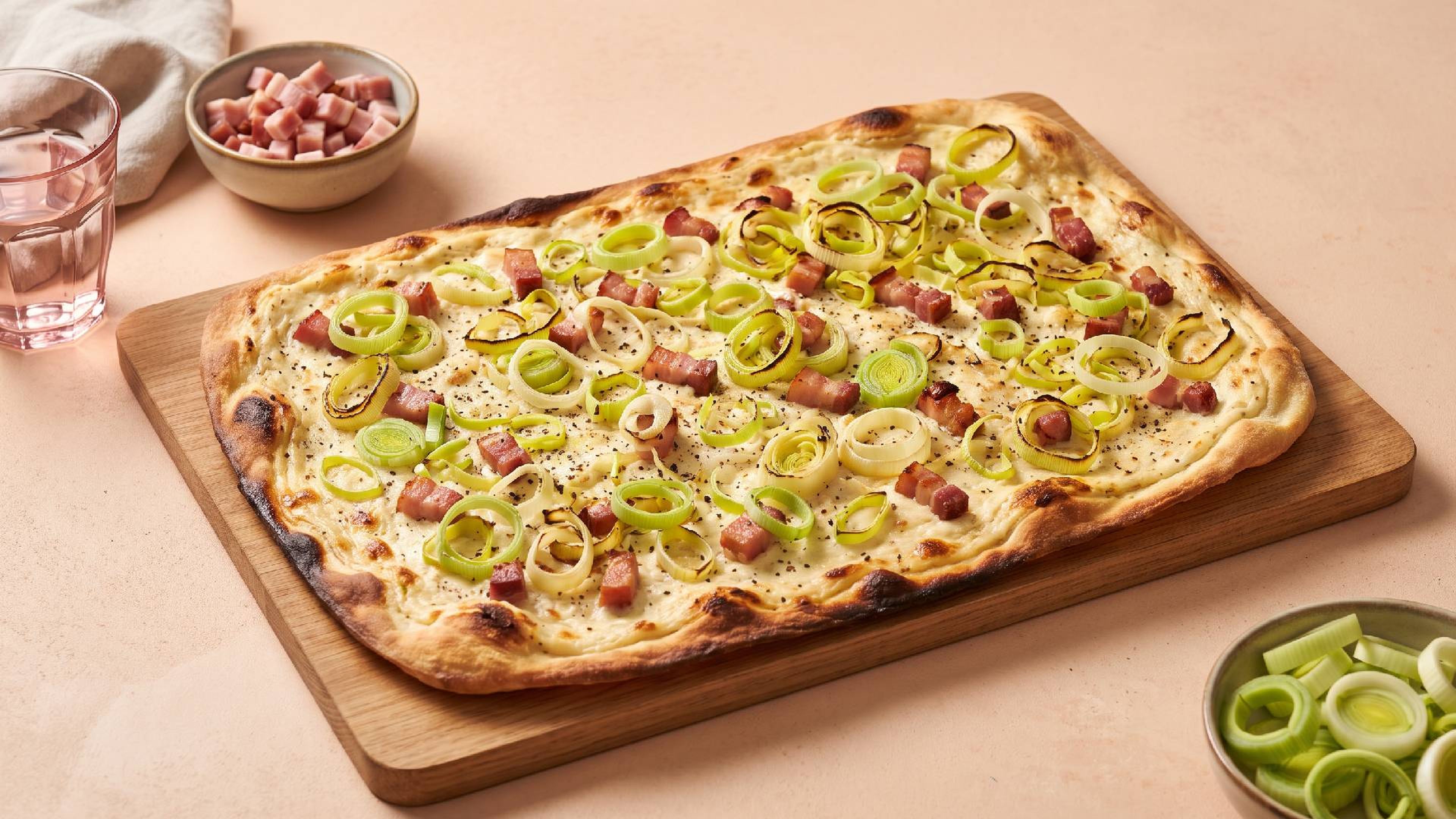 Schneller Lauch-Speck-Flammkuchen für den Feierabend