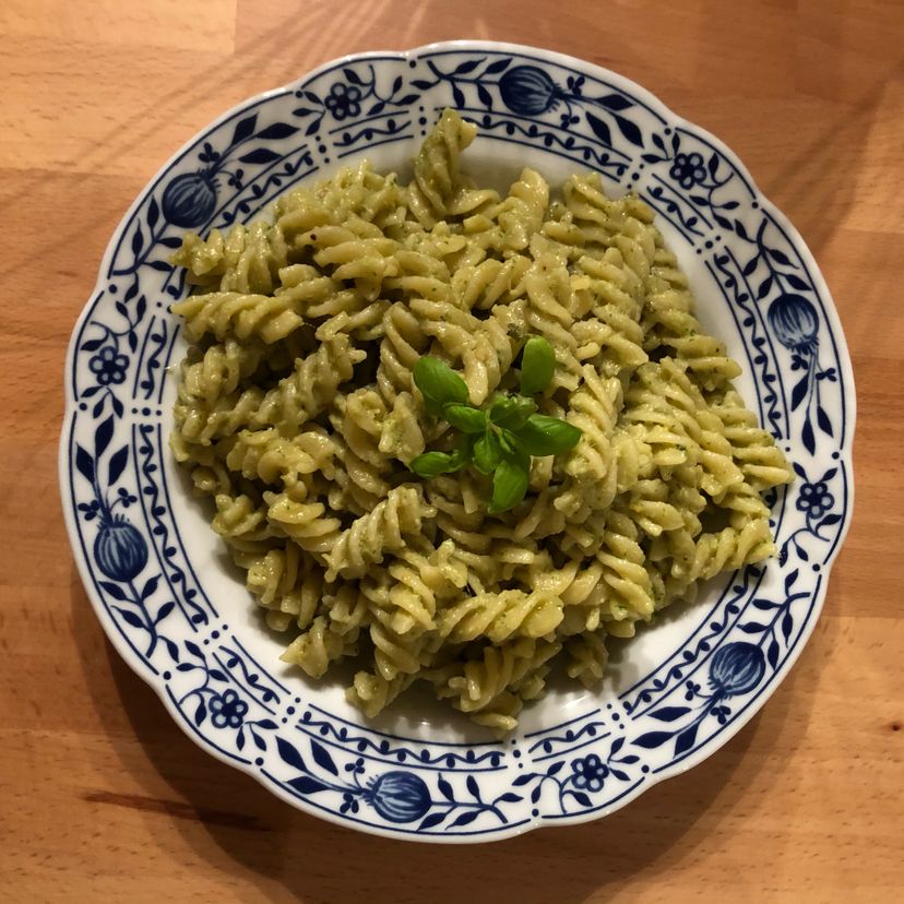 Avocado Basilikum Pesto