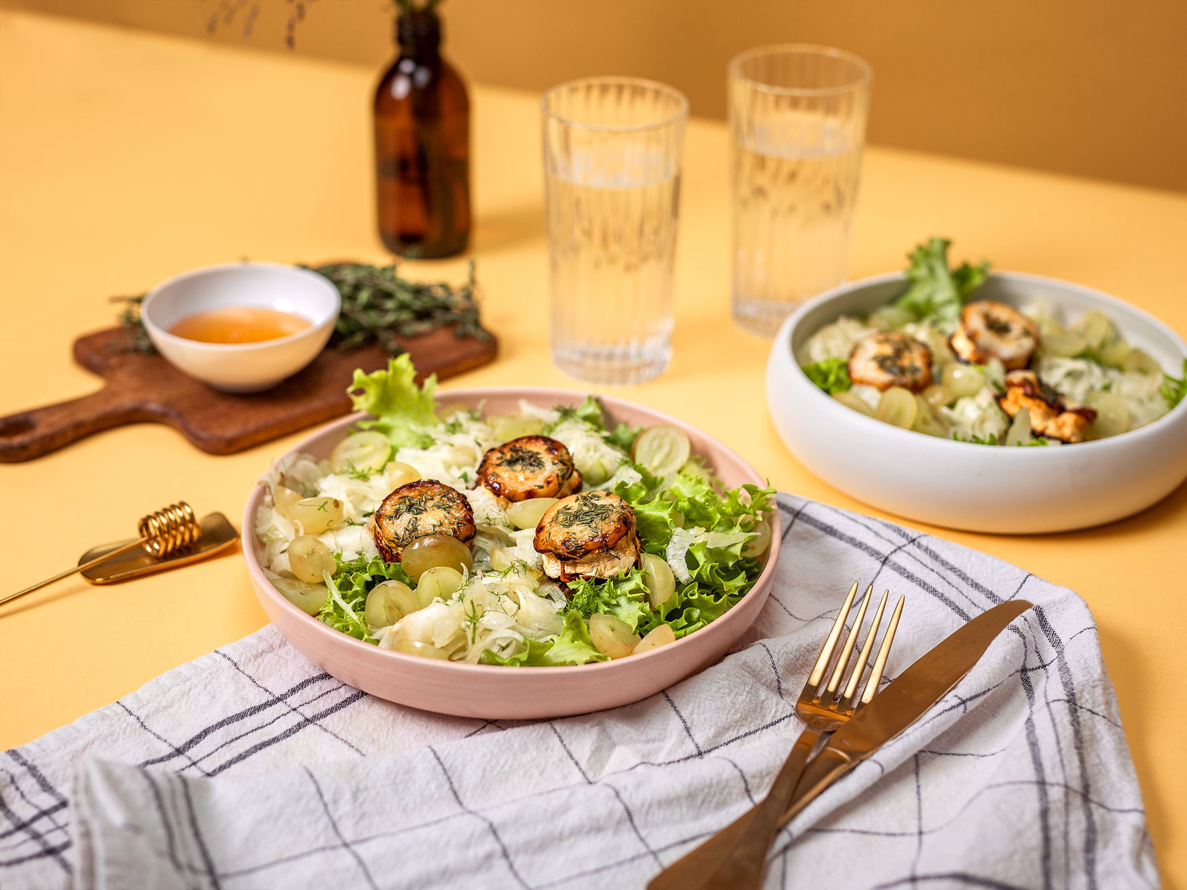 Fenchel Salat mit Trauben und gratiniertem Ziegenkäse