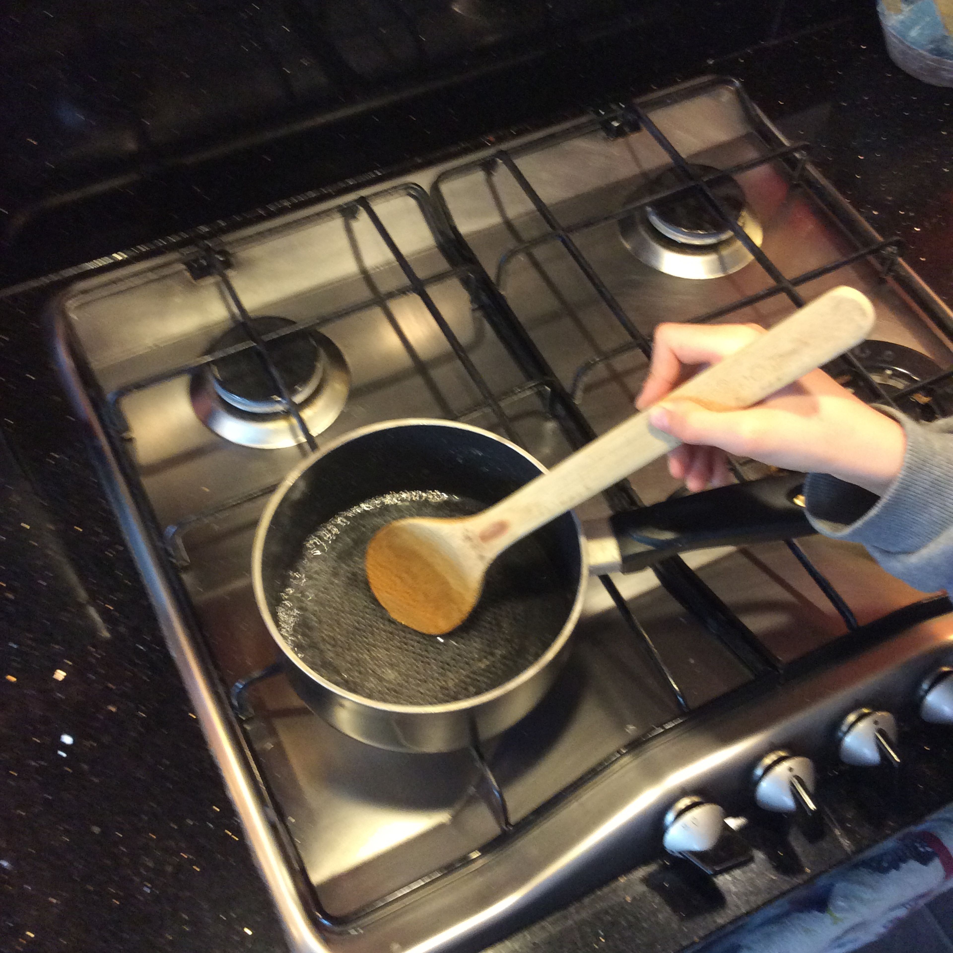 Weigh the water and sugar and put on the heat. Boil for 1.5 mins and let cool to make sugar syrup.