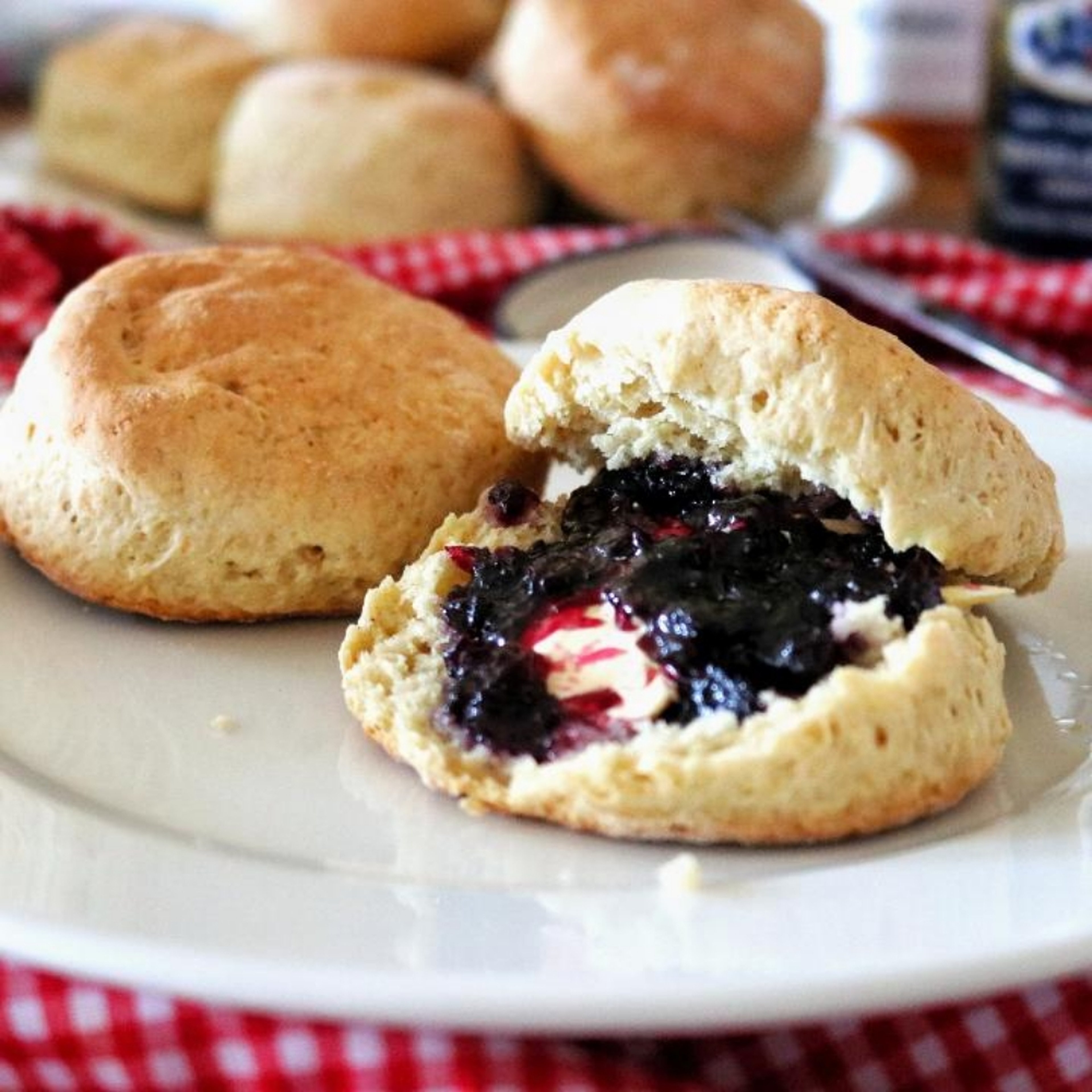 Easy Scones for a cozy weekend