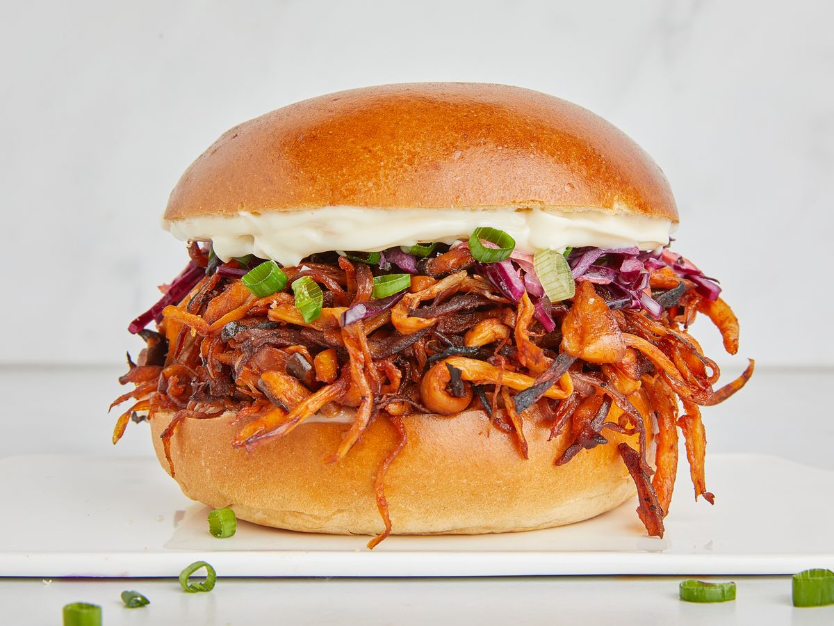 Vegan pulled mushroom burger | Recipe | Kitchen Stories