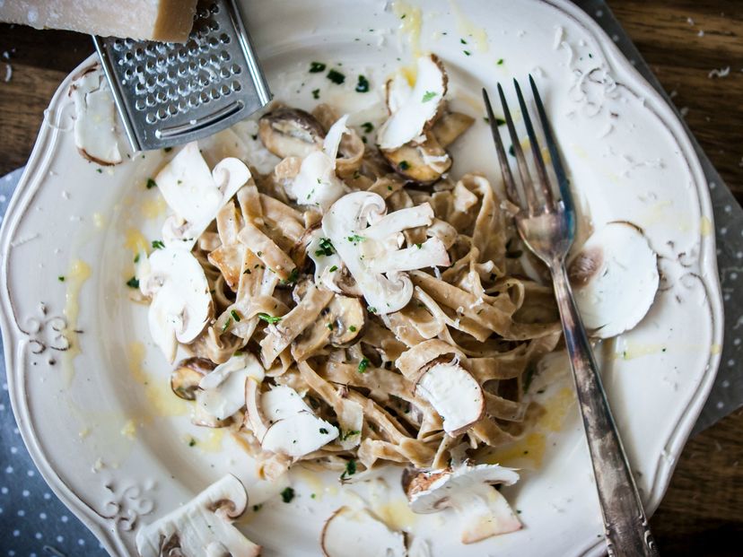 Pasta with mushrooms and truffle oil