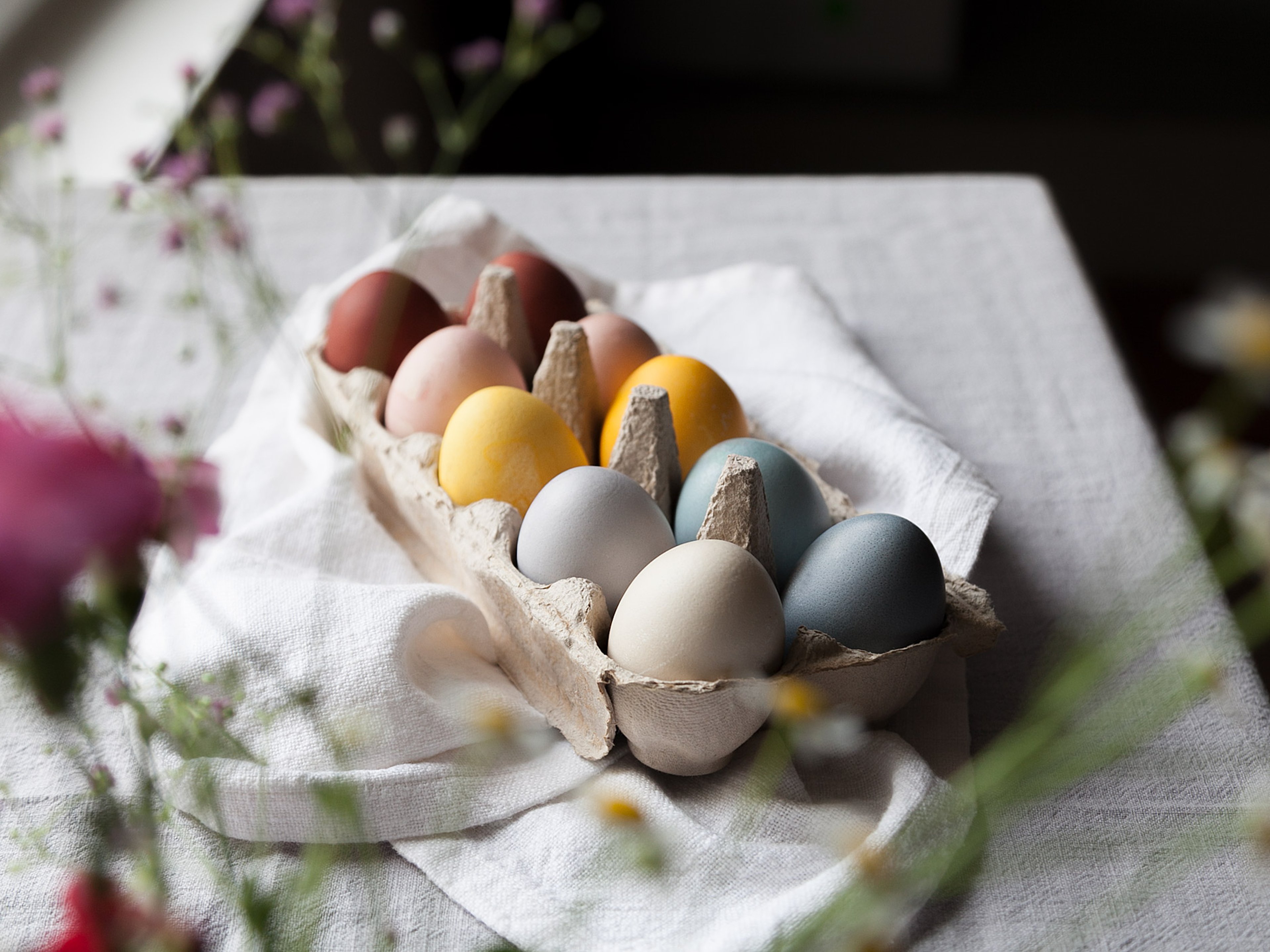 How to Make Natural Easter Egg Dyes