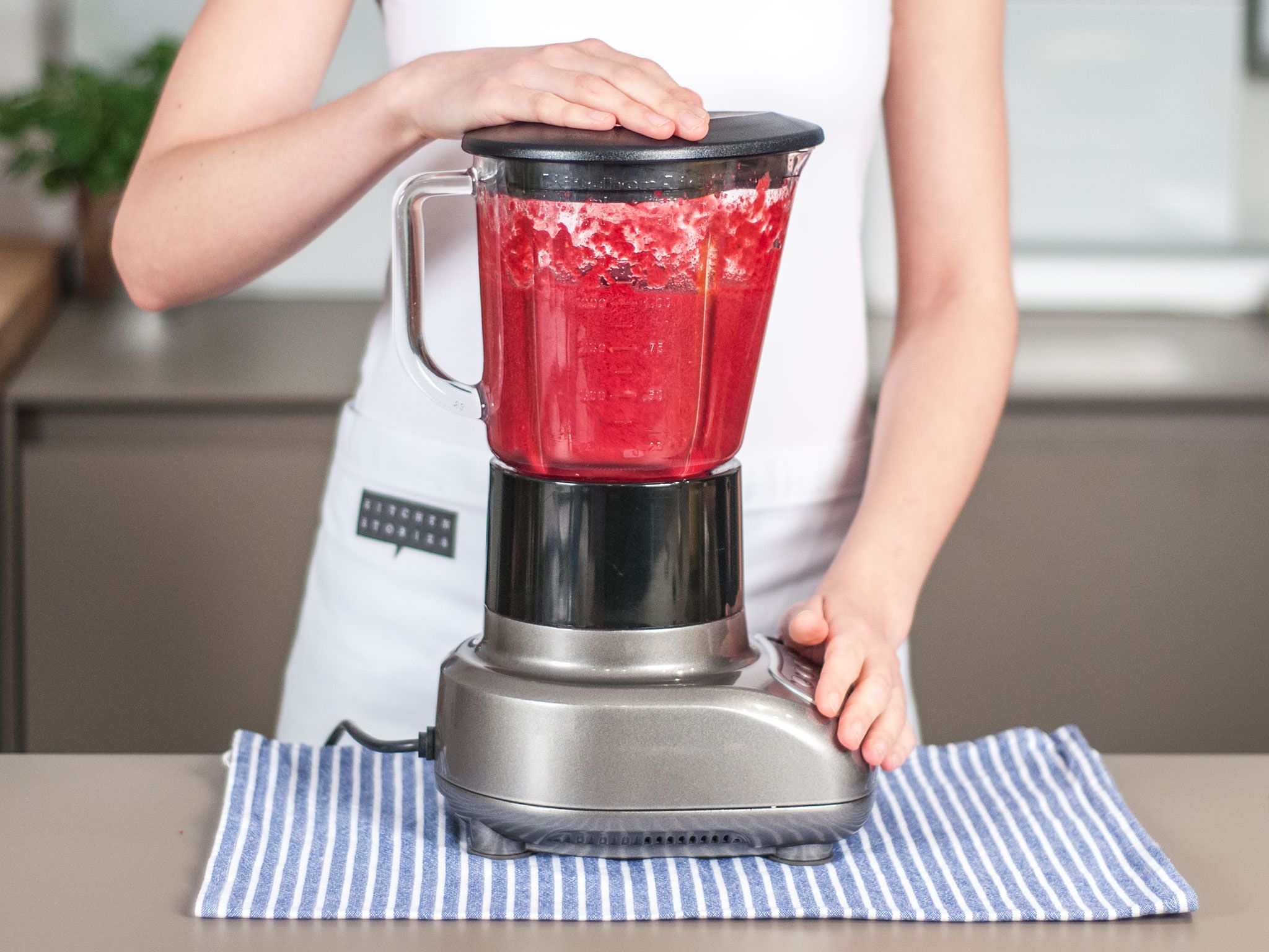 Glowing red smoothie | Recipe | Kitchen Stories