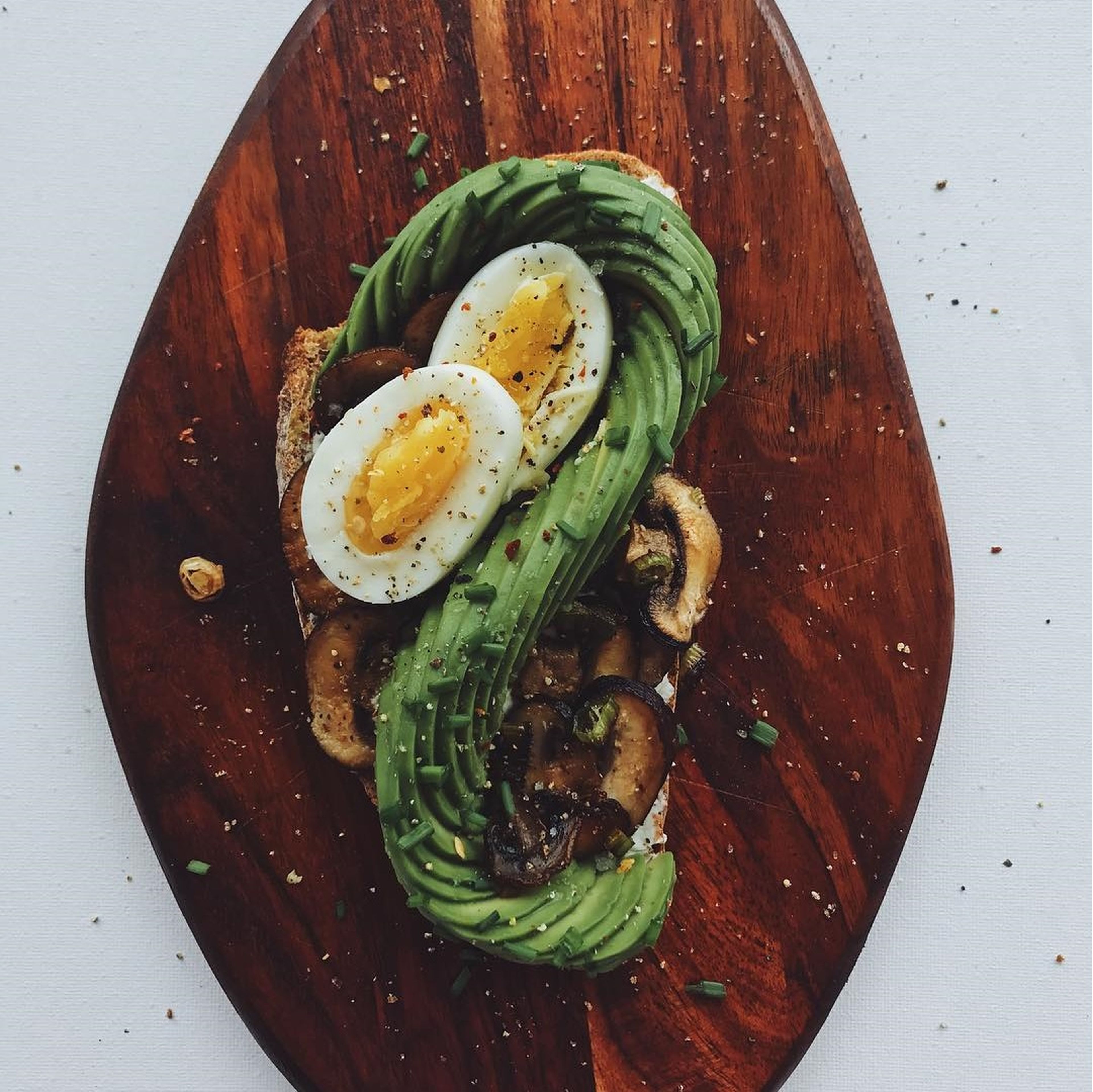 Bread with eggs and avocado