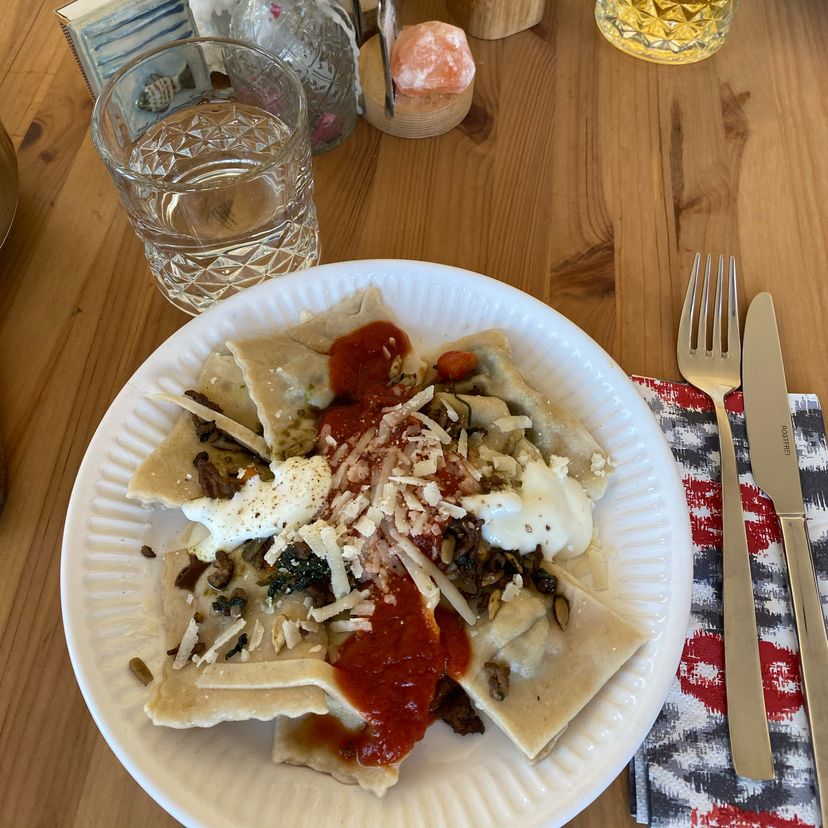 Hausgemachte Ravioli mit Spinat-Frischkäse-Füllung