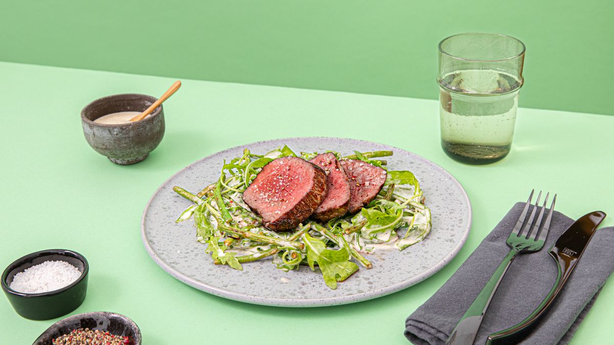 Steak and arugula salad with Parmesan dressing Recipe Kitchen Stories