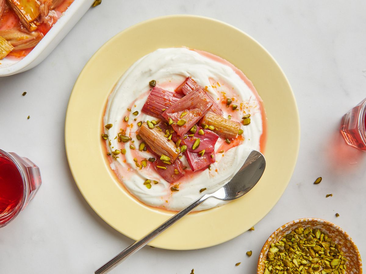 Simple roasted rhubarb fool | Recipe | Kitchen Stories