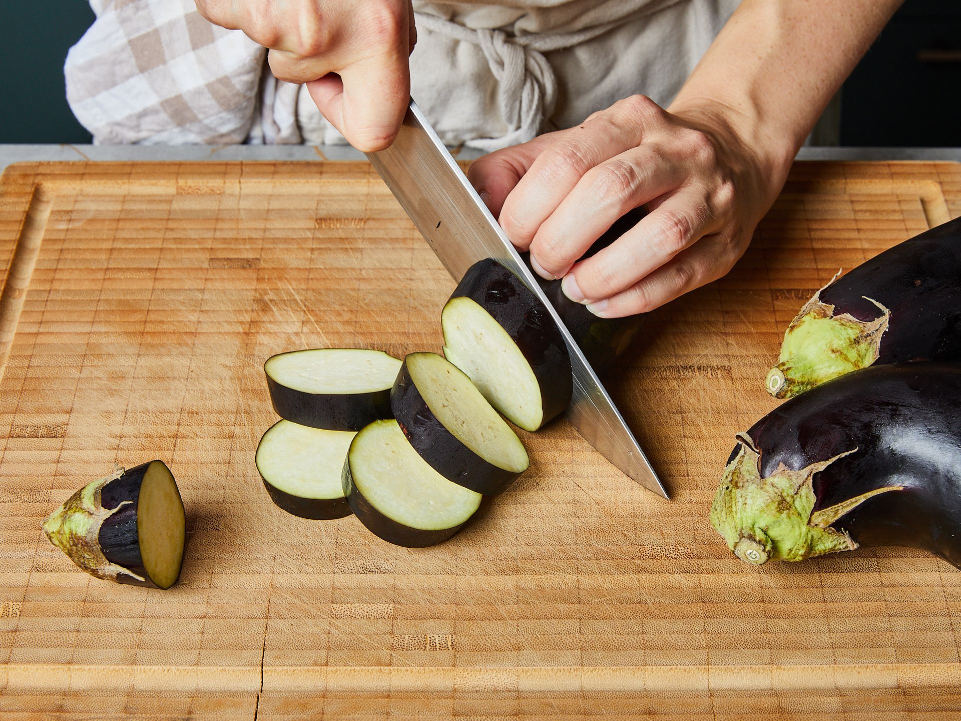 Wie Sieht Eine Aubergine Von Innen Aus Aubergine zubereiten: Diese 6 Methoden werden garantiert alle