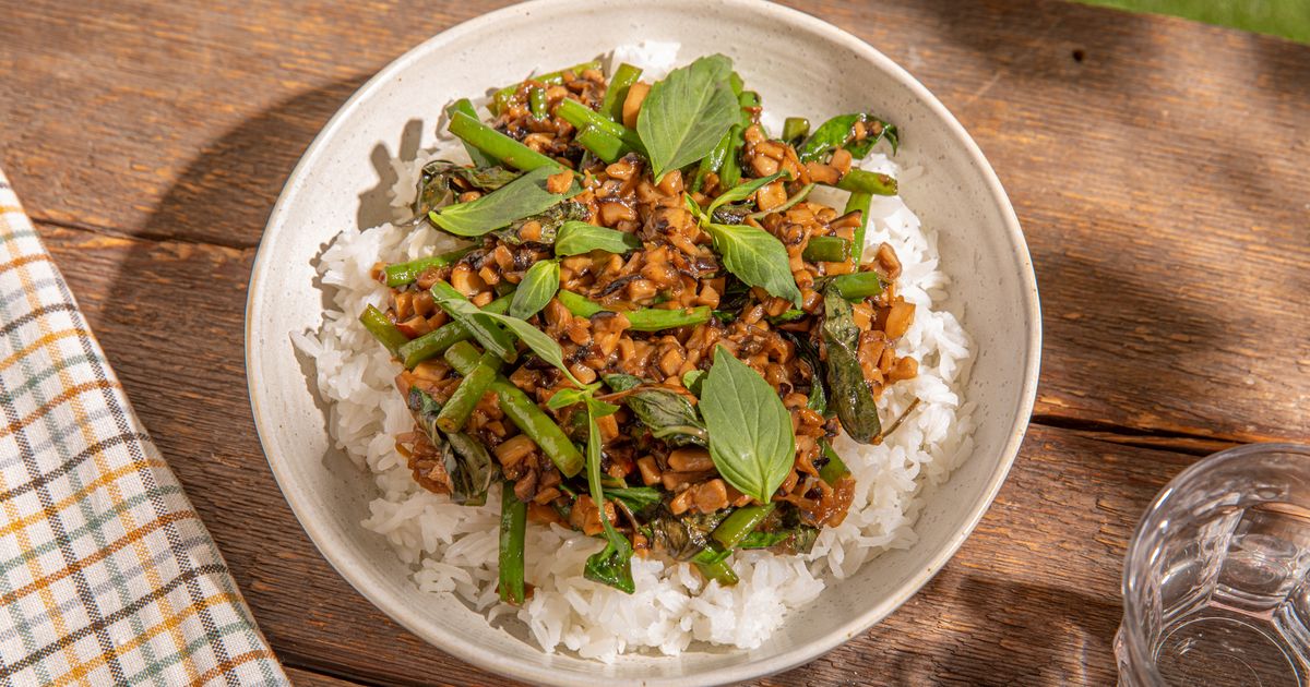 Veganes Pad Kra Pao (Thai-Stir-Fry mit Pilzen und Basilikum) | Rezept ...