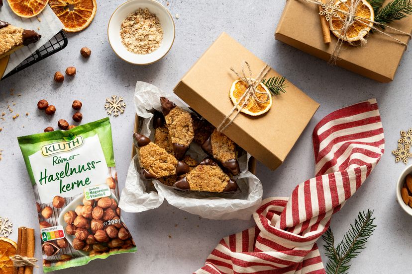 Klassische Nussecken mit Haselnusskernen