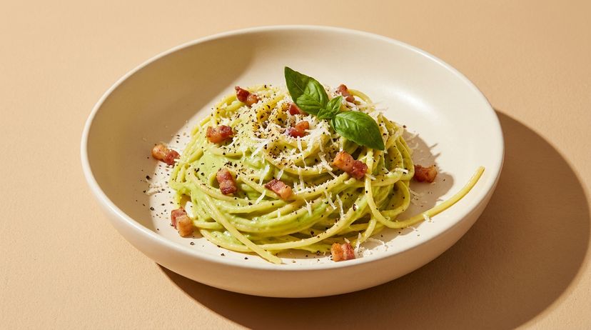 Samtige Avocado-Carbonara für echte Pasta-Fans